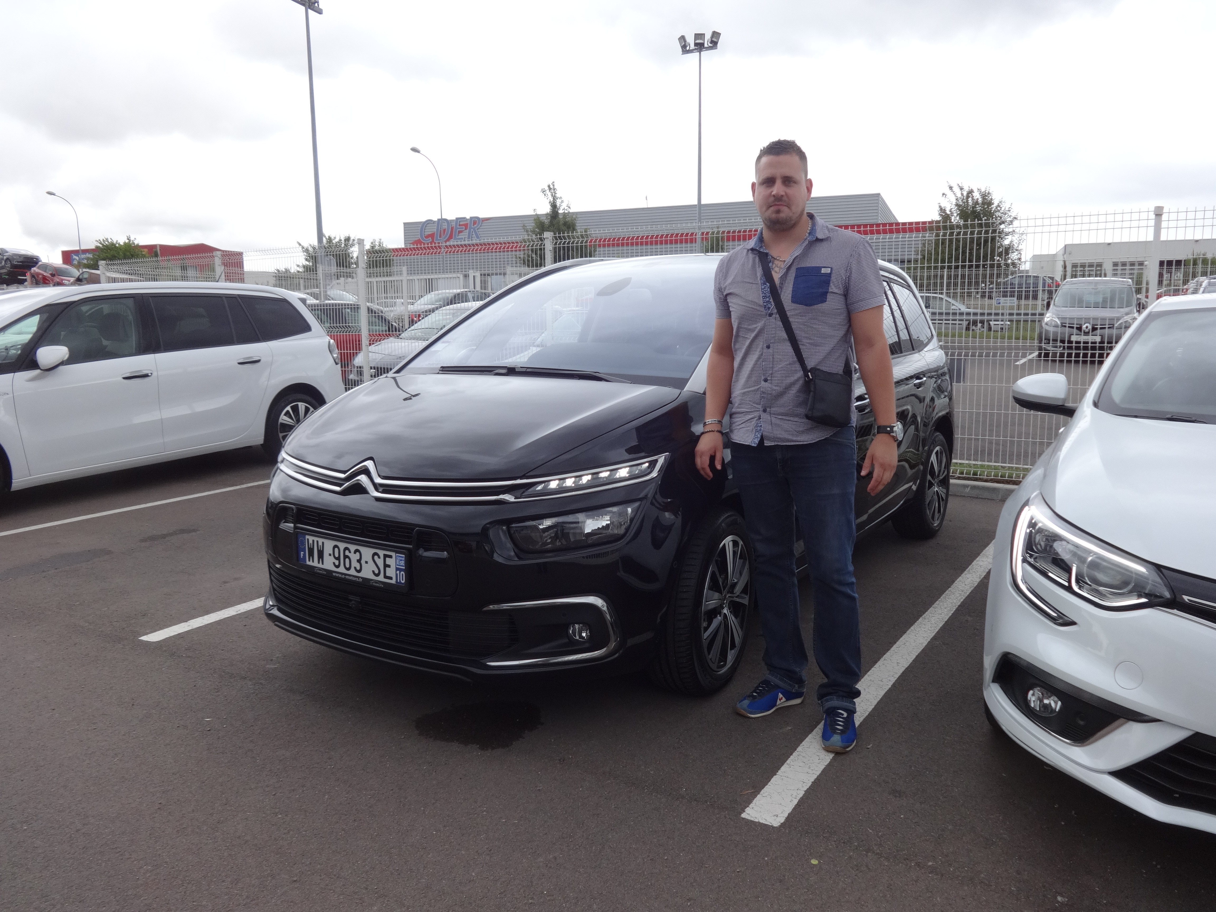 Avis-mandataire-auto-Emotors-Citroen-Grand-c4-picasso-Shine-bluehdi-120-eat6.