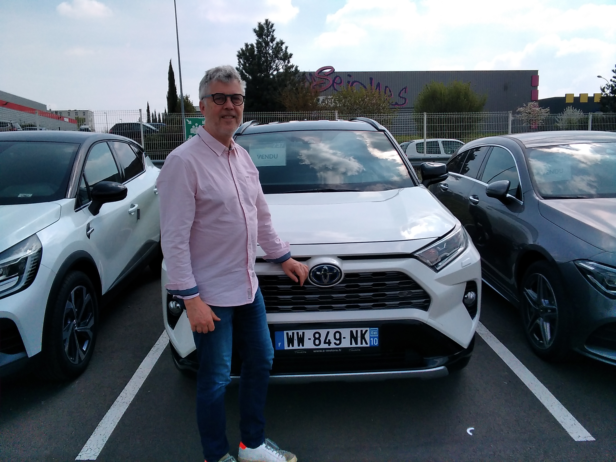 Avis-mandataire-auto-Emotors-Toyota-Rav4-hybride-Collection-222-4x4-plus-pack-confort.