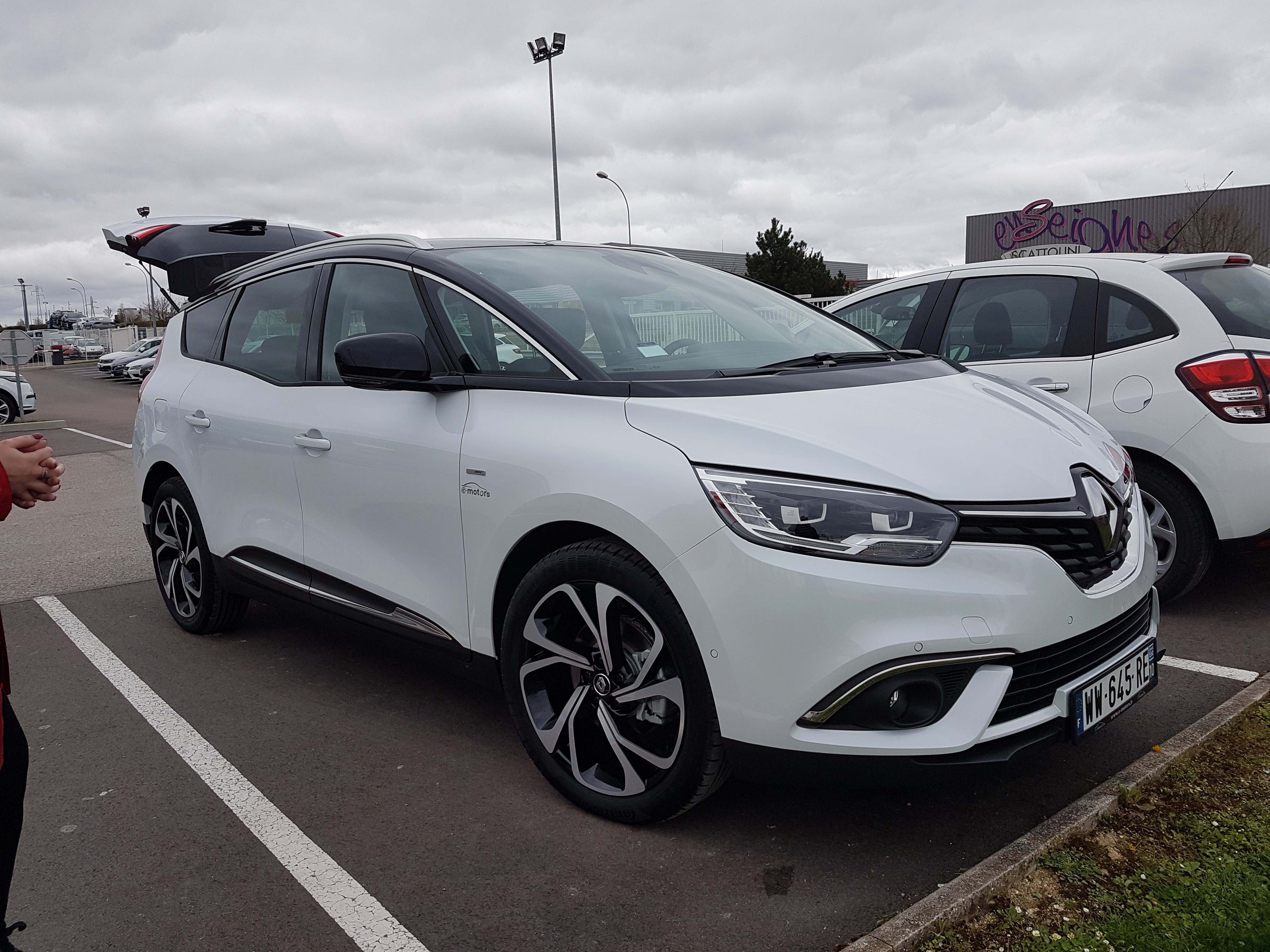 Avis-mandataire-auto-Emotors-Renault-Grand-scenic-Grand-sc-nic-intens-dci-110-energy-edc-7places-plus-bose.