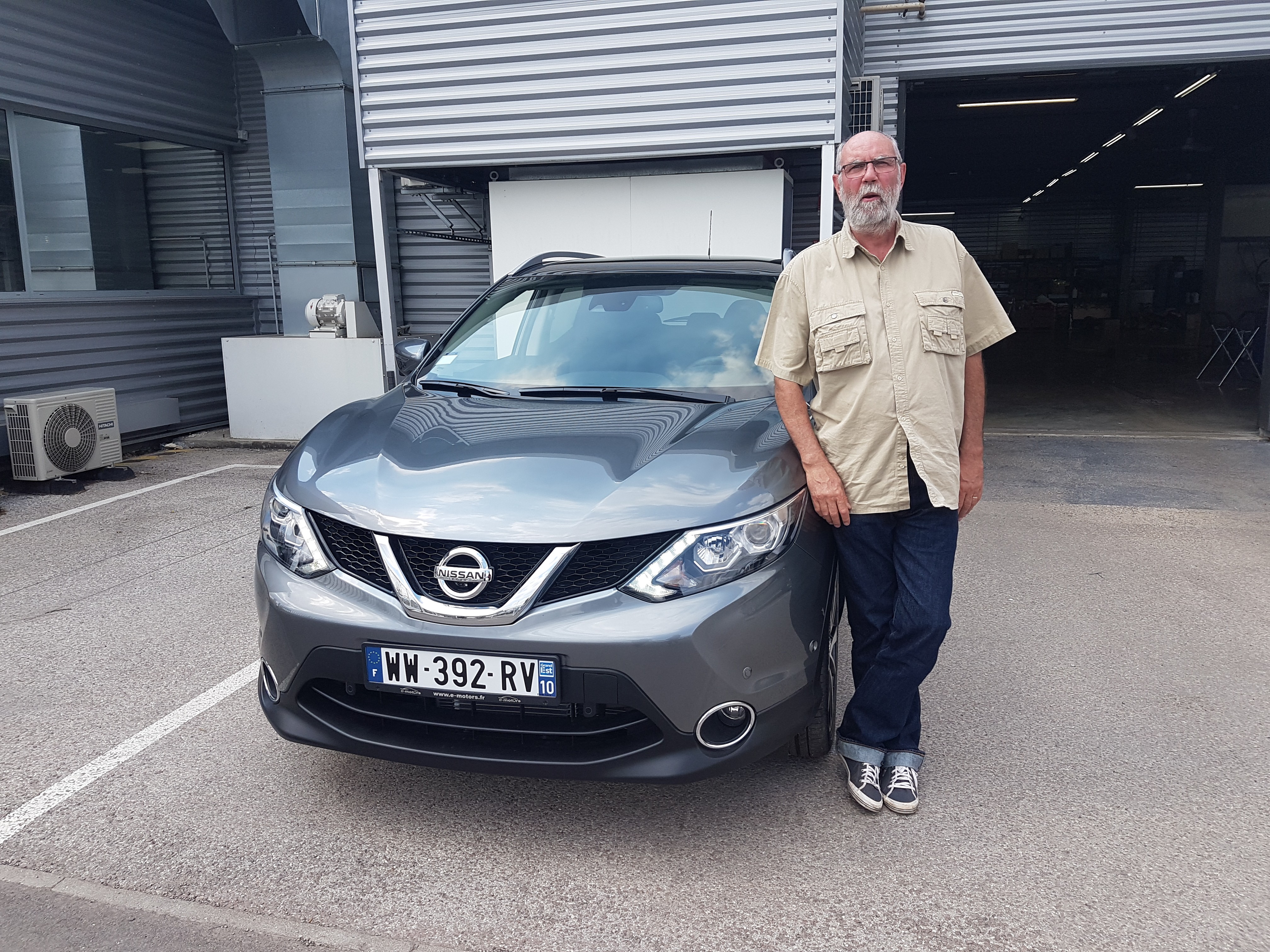 Avis-mandataire-auto-Emotors-Nissan-Qashqai-Tekna-dci-130-xtronic-plus-toit-panoramique.