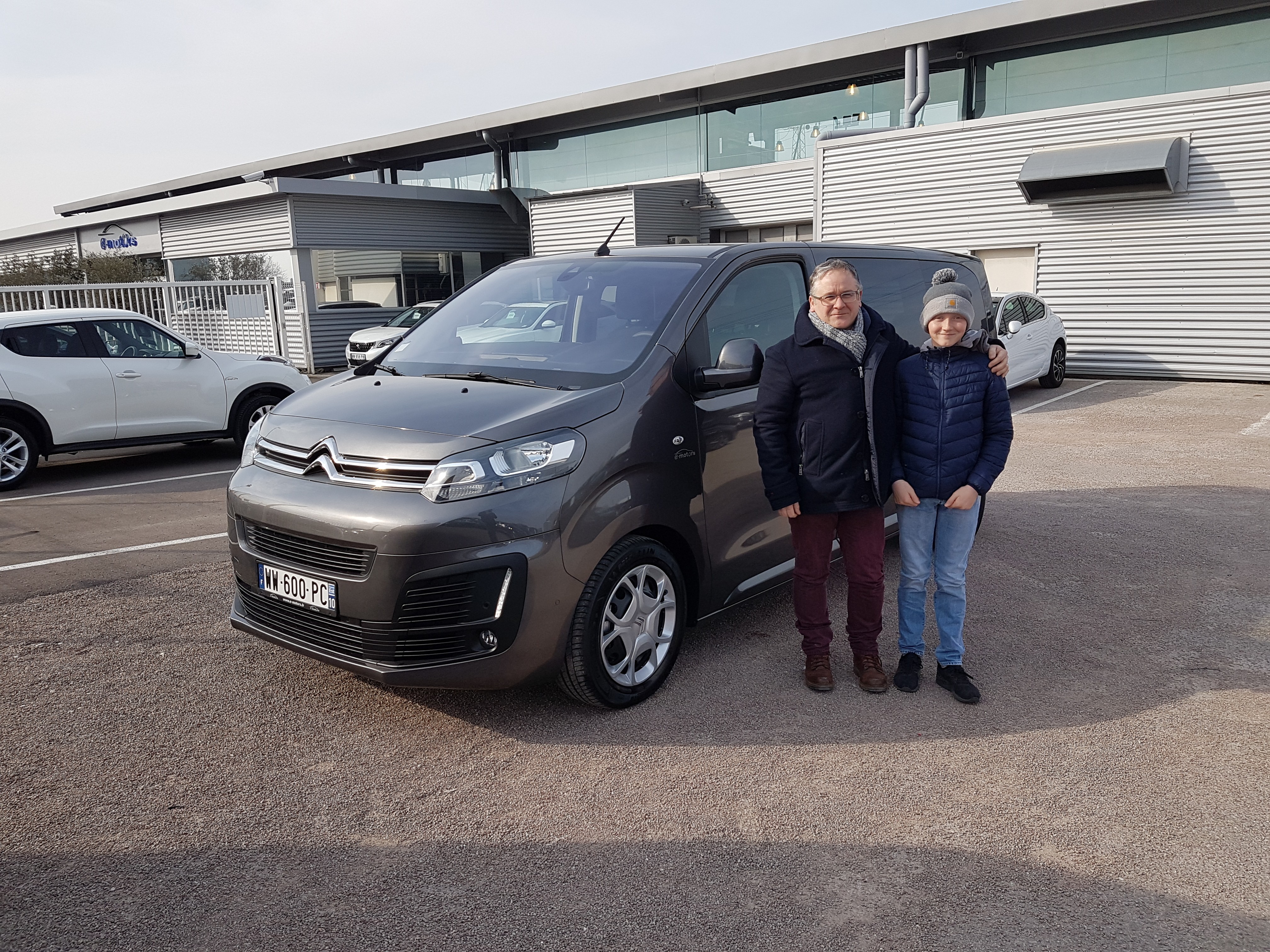 Avis-mandataire-auto-Emotors-Citroen-Spacetourer-M-feel-bluehdi-150-s-s-8pl.