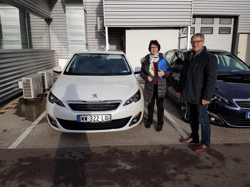 Avis-mandataire-auto-Emotors-Peugeot-308-Allure-puretech-130-plus-cam-ra-de-recul.