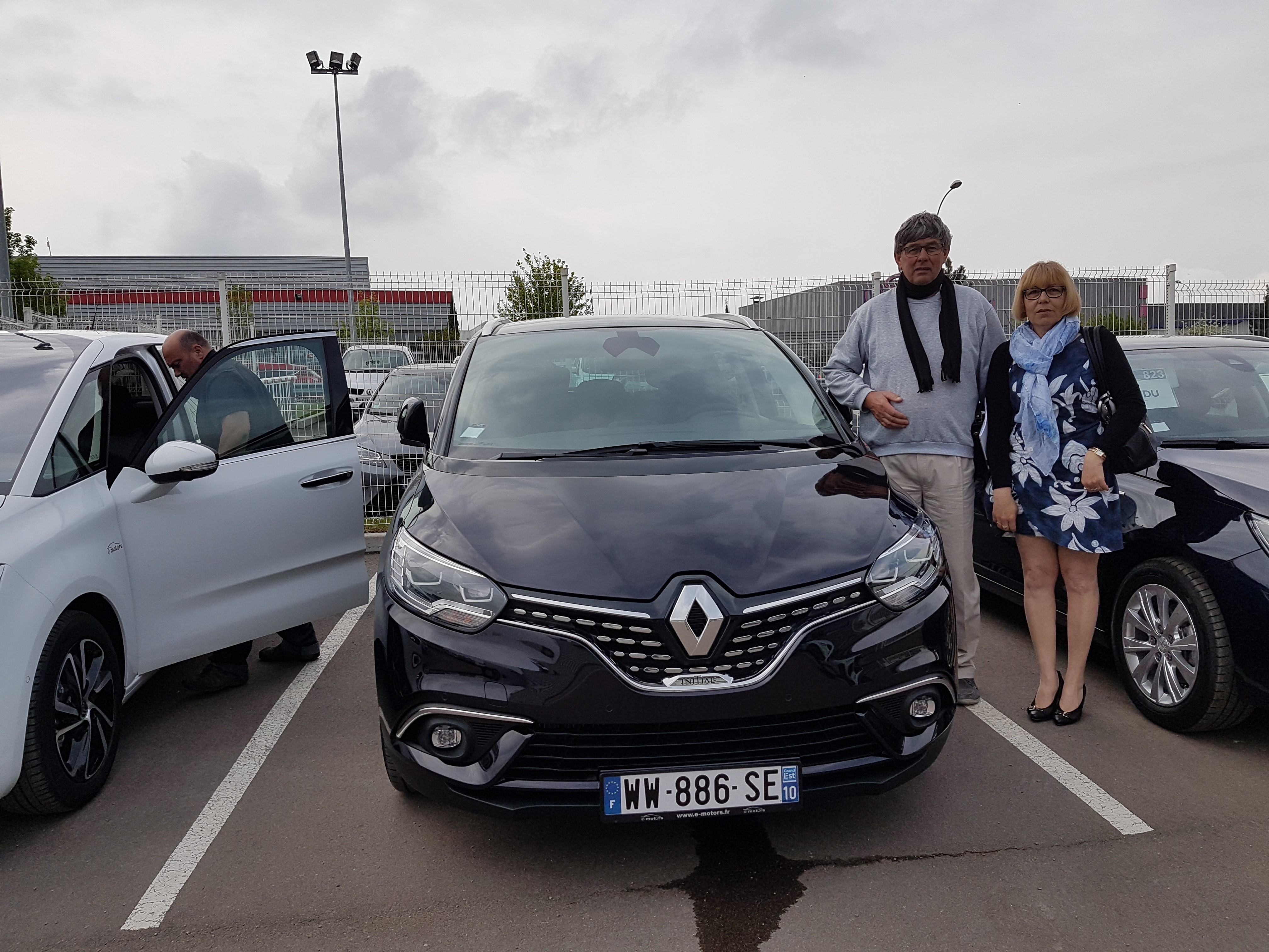 Avis-mandataire-auto-Emotors-Renault-Grand-scenic-Grand-sc-nic-initiale-paris-dci-160-energy-edc-5places.