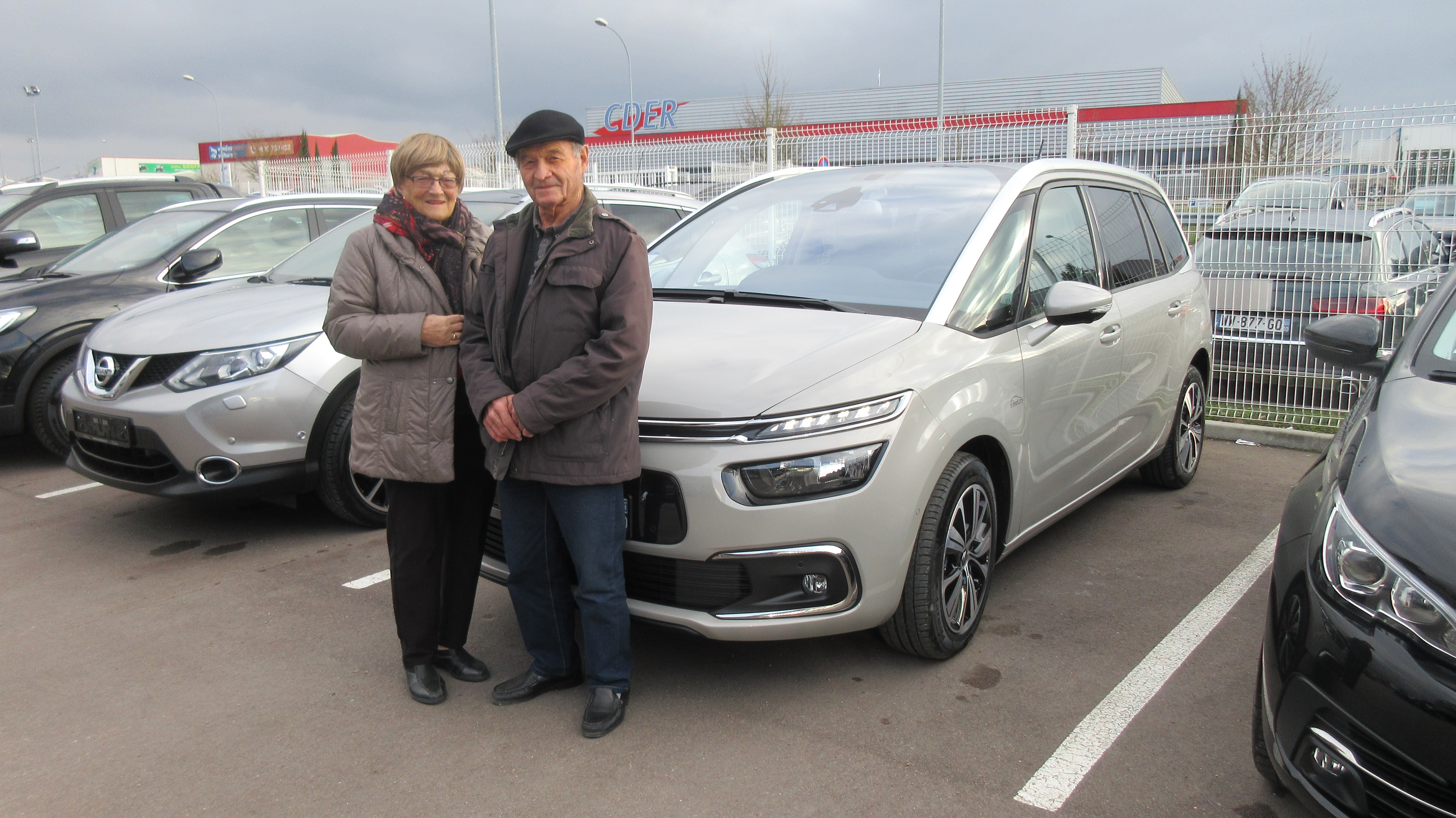 Avis-mandataire-auto-Emotors-Citroen-Grand-c4-spacetourer-Shine-bluehdi-130-s-s-plus-cam-ra-360.