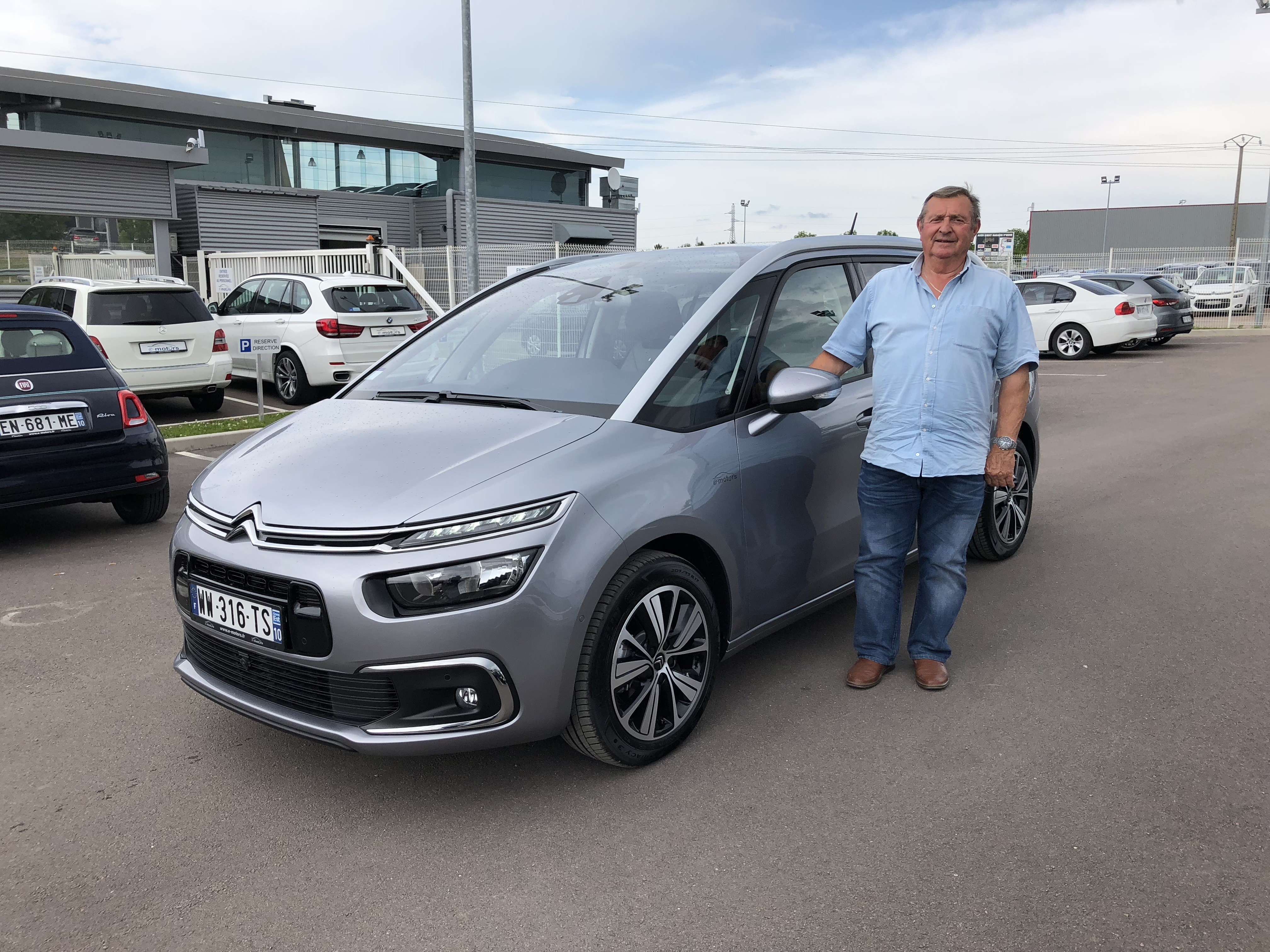 Avis-mandataire-auto-Emotors-Citroen-Grand-c4-picasso-Shine-bluehdi-150-s-s-eat6.