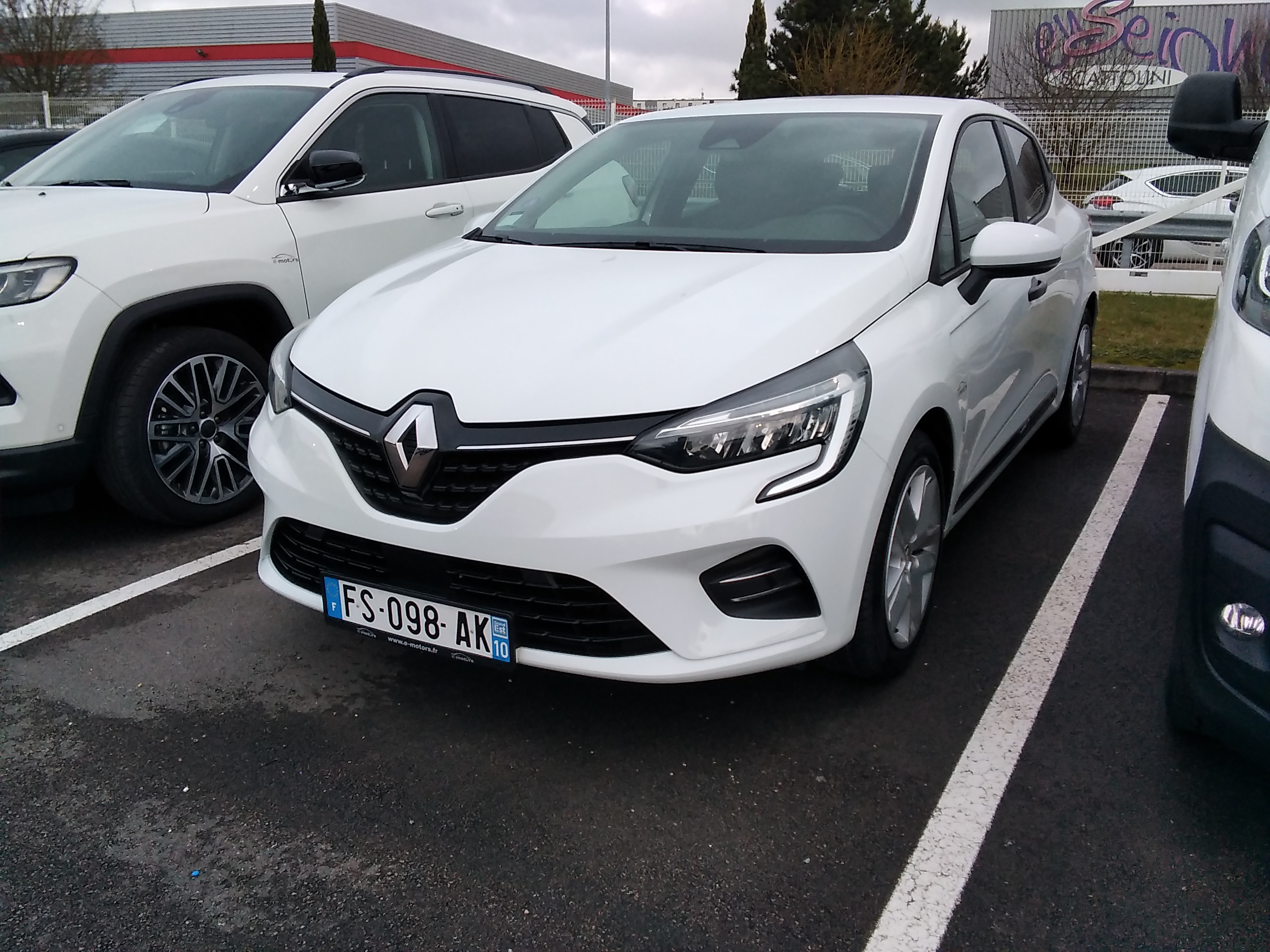 Avis-mandataire-auto-Emotors-Renault-Clio-Sce-75-zen-plus-gps.