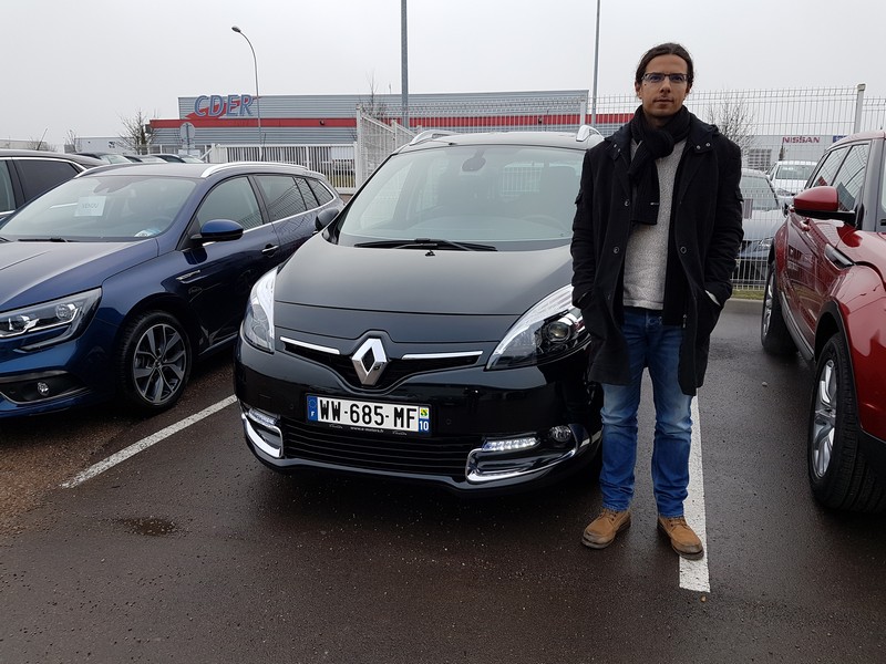 Avis-mandataire-auto-Emotors-Renault-Grand-scenic-Grand-sc-nic-iii-bose-tce-130-energy-7places-plus-visio.