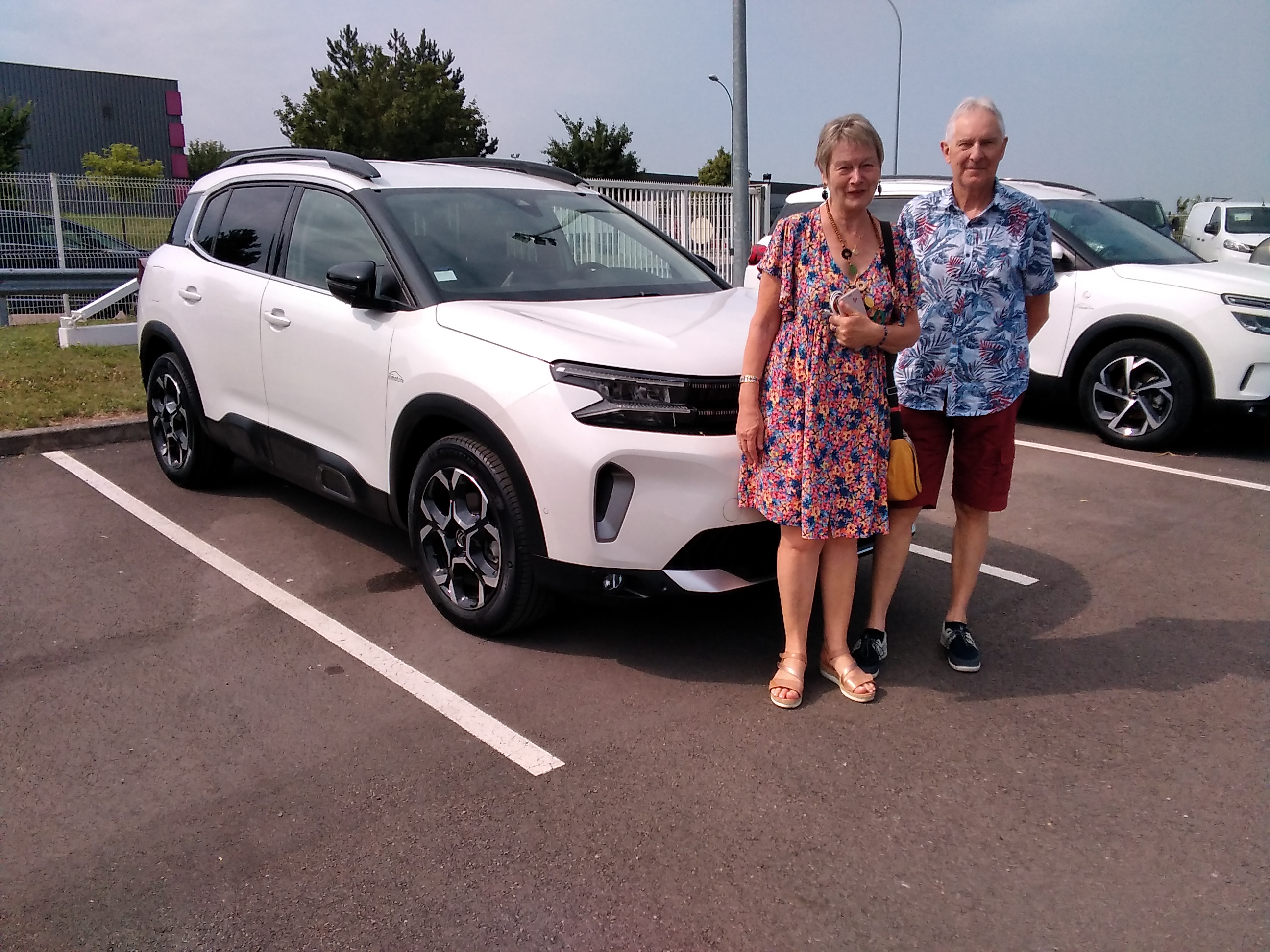 Avis-mandataire-auto-Emotors-Citroen-C5-aircross-Shine-bluehdi-130-s-s-eat8-plus-hayon-mains-libres.