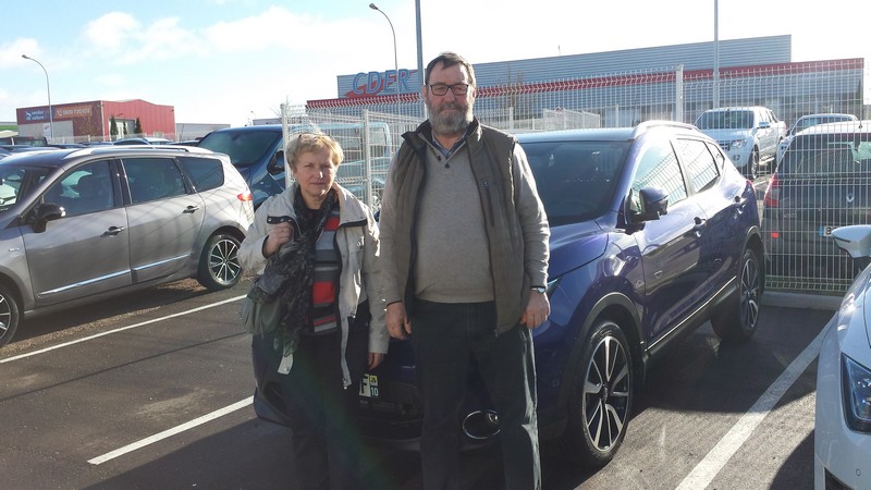 Avis-mandataire-auto-Emotors--Nissan-qashqai-tekna-dci-130-xtronic-4x2-plus-toit-vitr-.