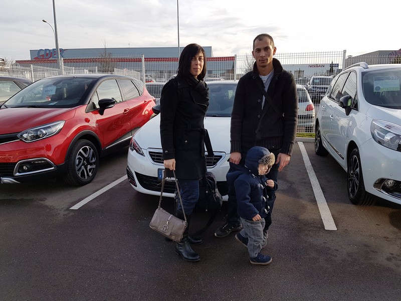 Avis-mandataire-auto-Emotors-Peugeot-308-sw-Gt-bluehdi-180-eat-plus-toit-vitr.