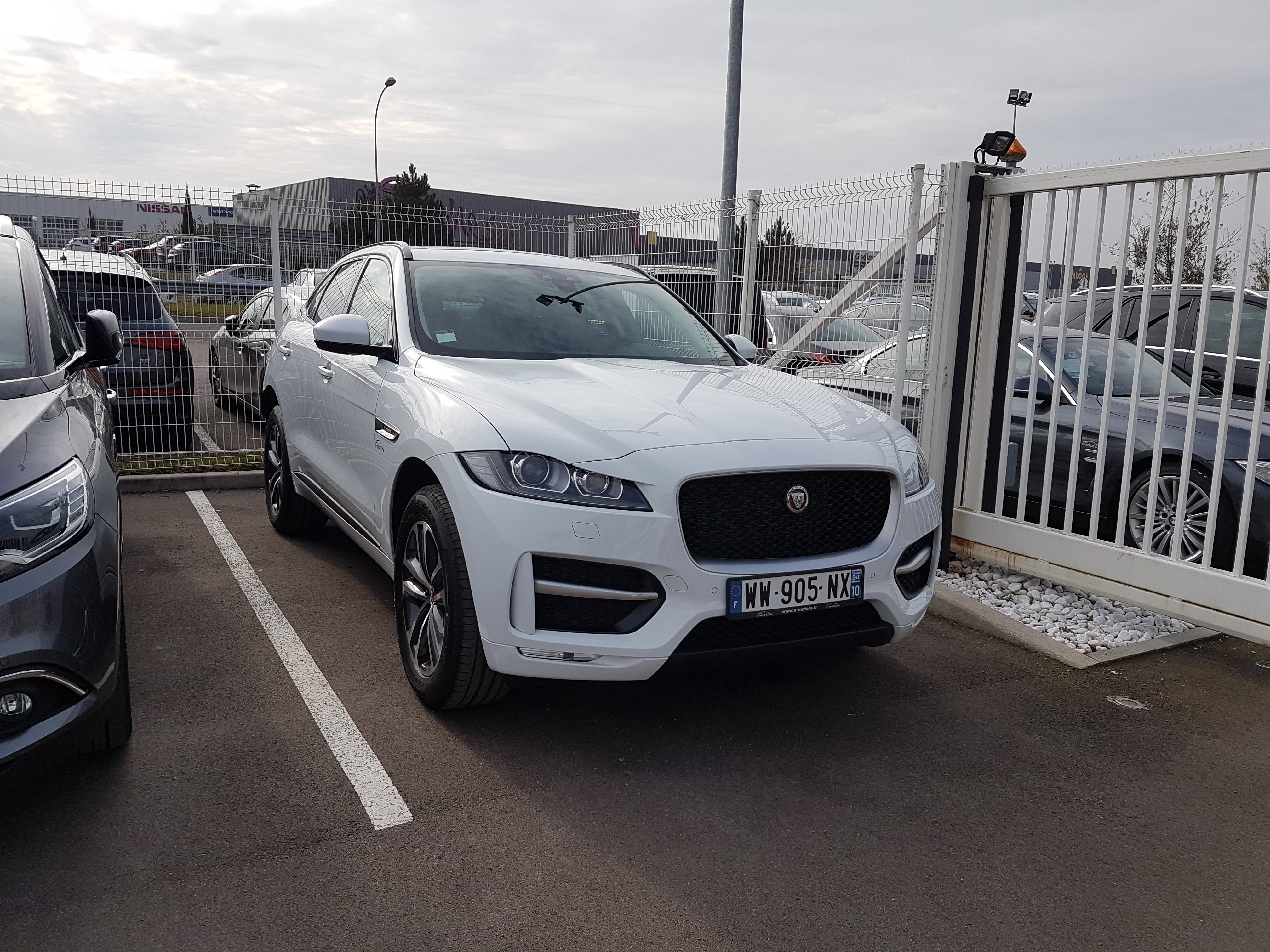 Avis-mandataire-auto-Emotors-Jaguar-F-pace-R-sport2-d-180-awd-bva8.