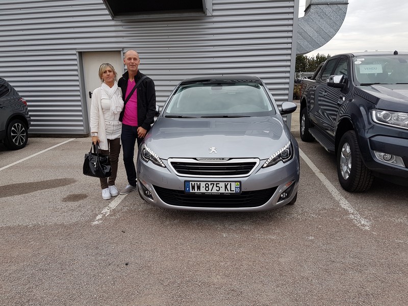 Avis-mandataire-auto-Emotors-Peugeot-308-Allure-bluehdi-120-plus-jantes-17-plus-toit-vitr.