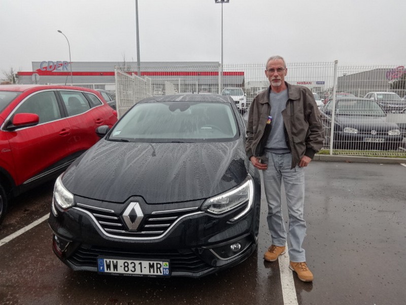 Avis-mandataire-auto-Emotors-Renault-Megane-iv-berline-M-gane-iv-berline-intens-sur-quip-dci-130-energy-plus-cuir-bose.