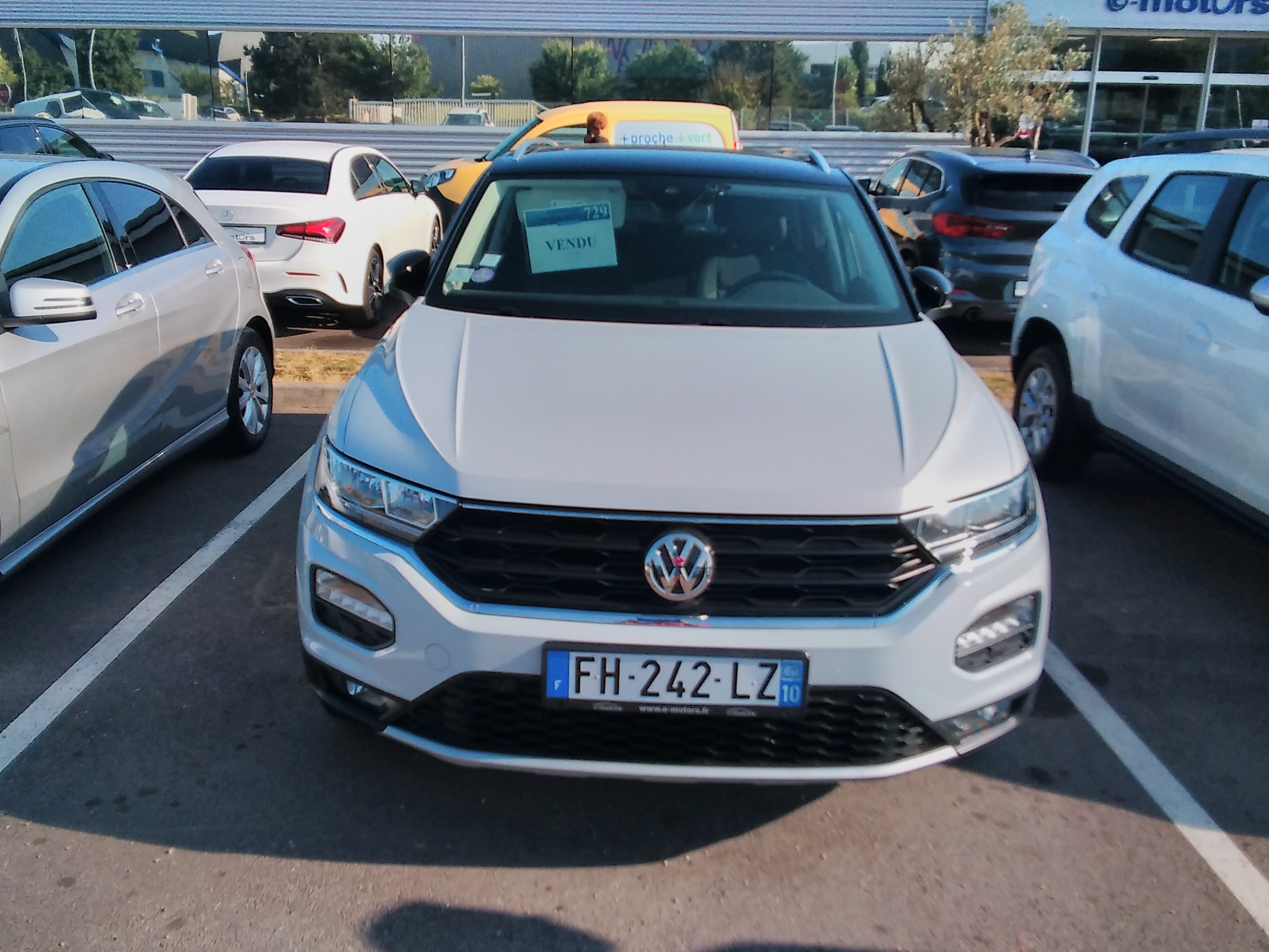Avis-mandataire-auto-Emotors-Volkswagen-T-roc-Lounge-tsi-115-plus-syst-me-navigation.