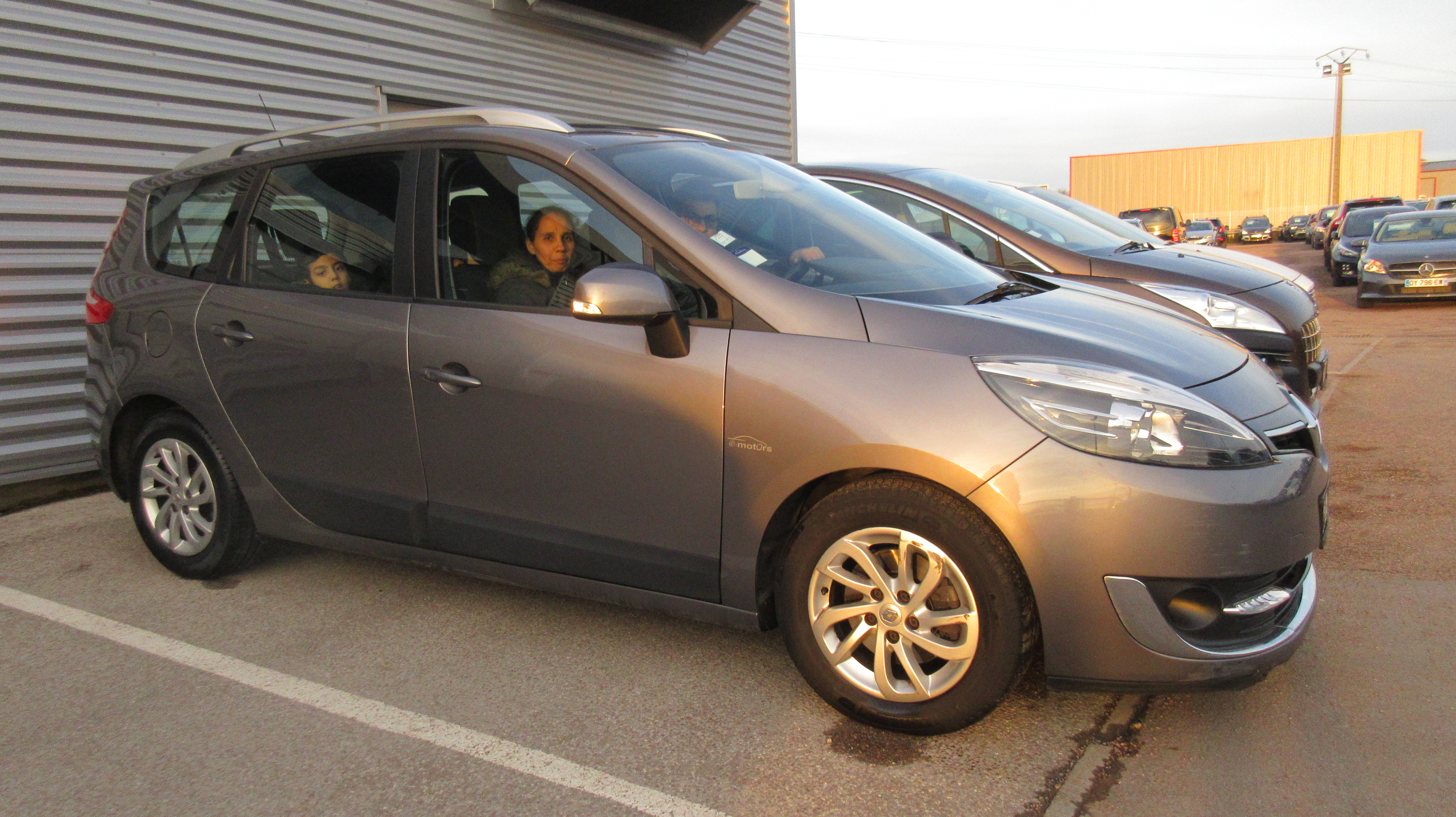 Avis-mandataire-auto-Emotors-Renault-Grand-scenic-Grand-sc-nic-dci-130-7-places-plus-gps.