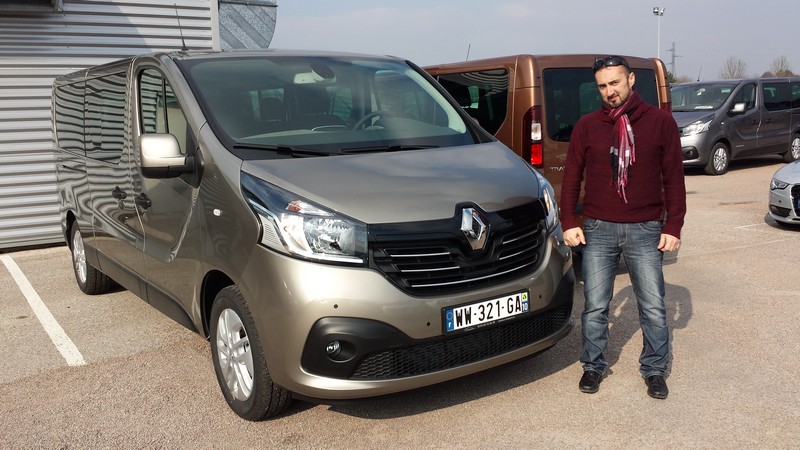 Avis-mandataire-auto-Emotors--Renault-trafic-grand-intens-dci-125-energy-8places-plus-portes-180-.