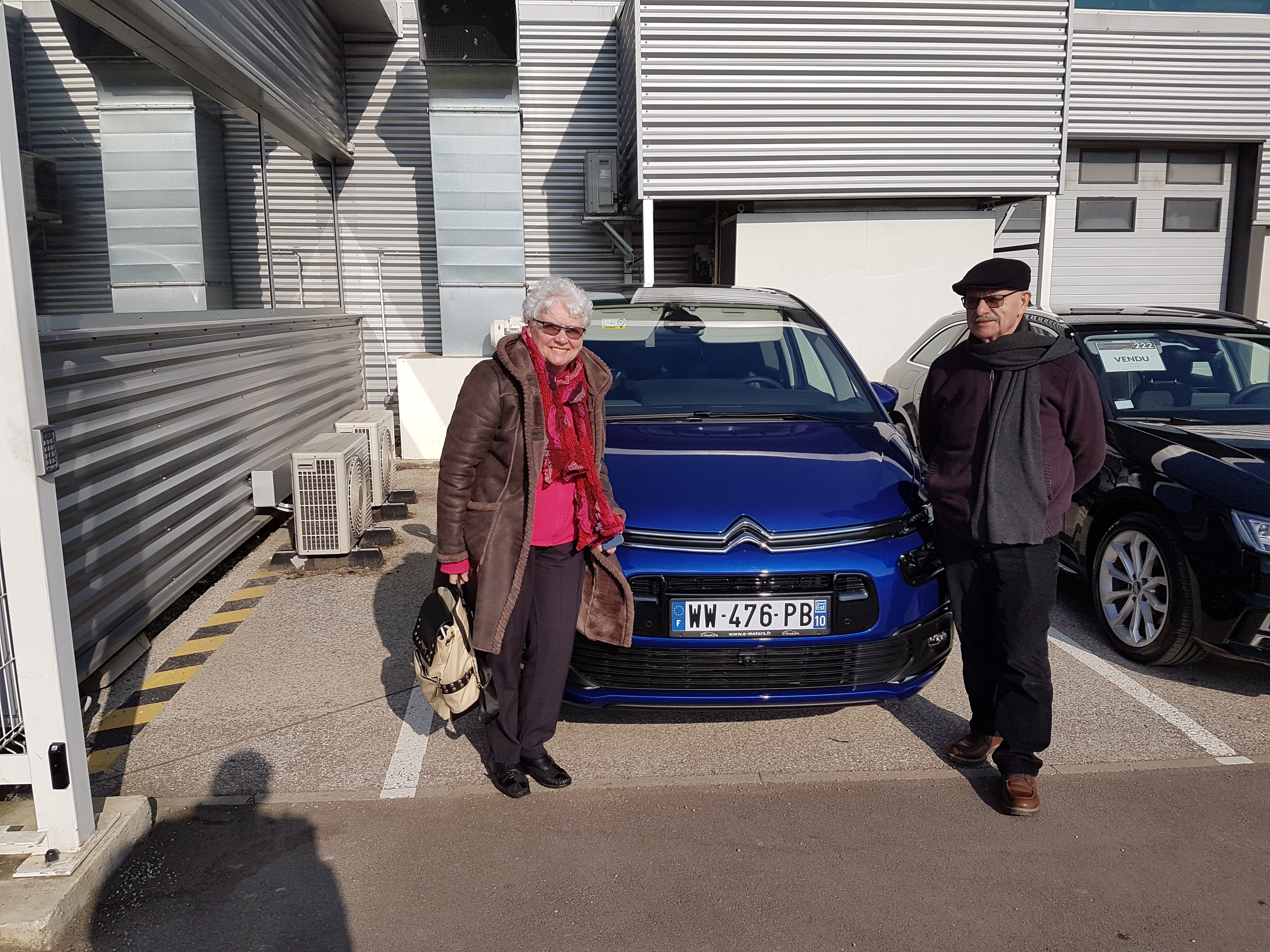 Avis-mandataire-auto-Emotors-Citroen-C4-picasso-Shine-bluehdi-120-s-s-eat6.