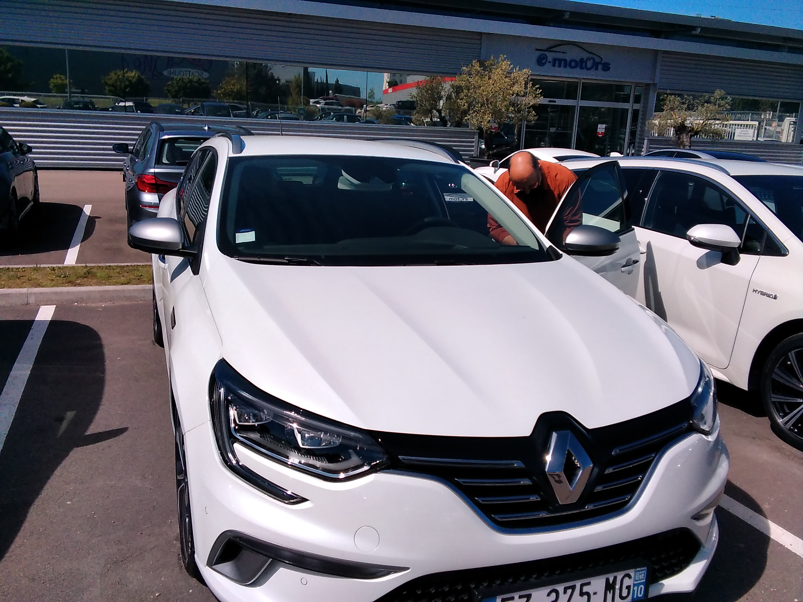 Avis-mandataire-auto-Emotors-Renault-Megane-estate-M-gane-iv-estate-gt-line-blue-dci-115-edc-plus-park-assist.