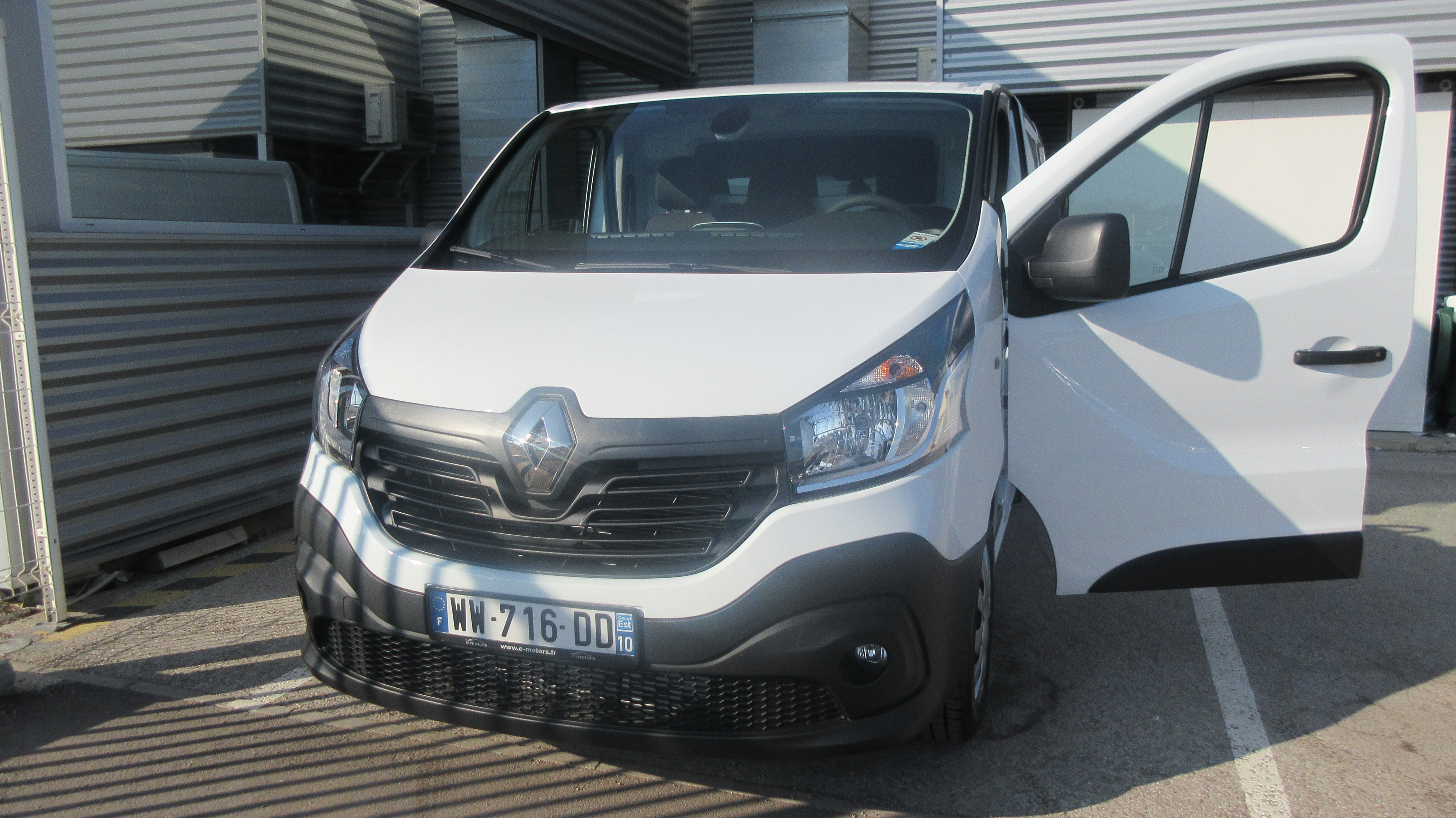 Avis-mandataire-auto-Emotors-Renault-Trafic-fourgon-Grand-confort-l1h1-3-0t-dci-120-plus-gps.
