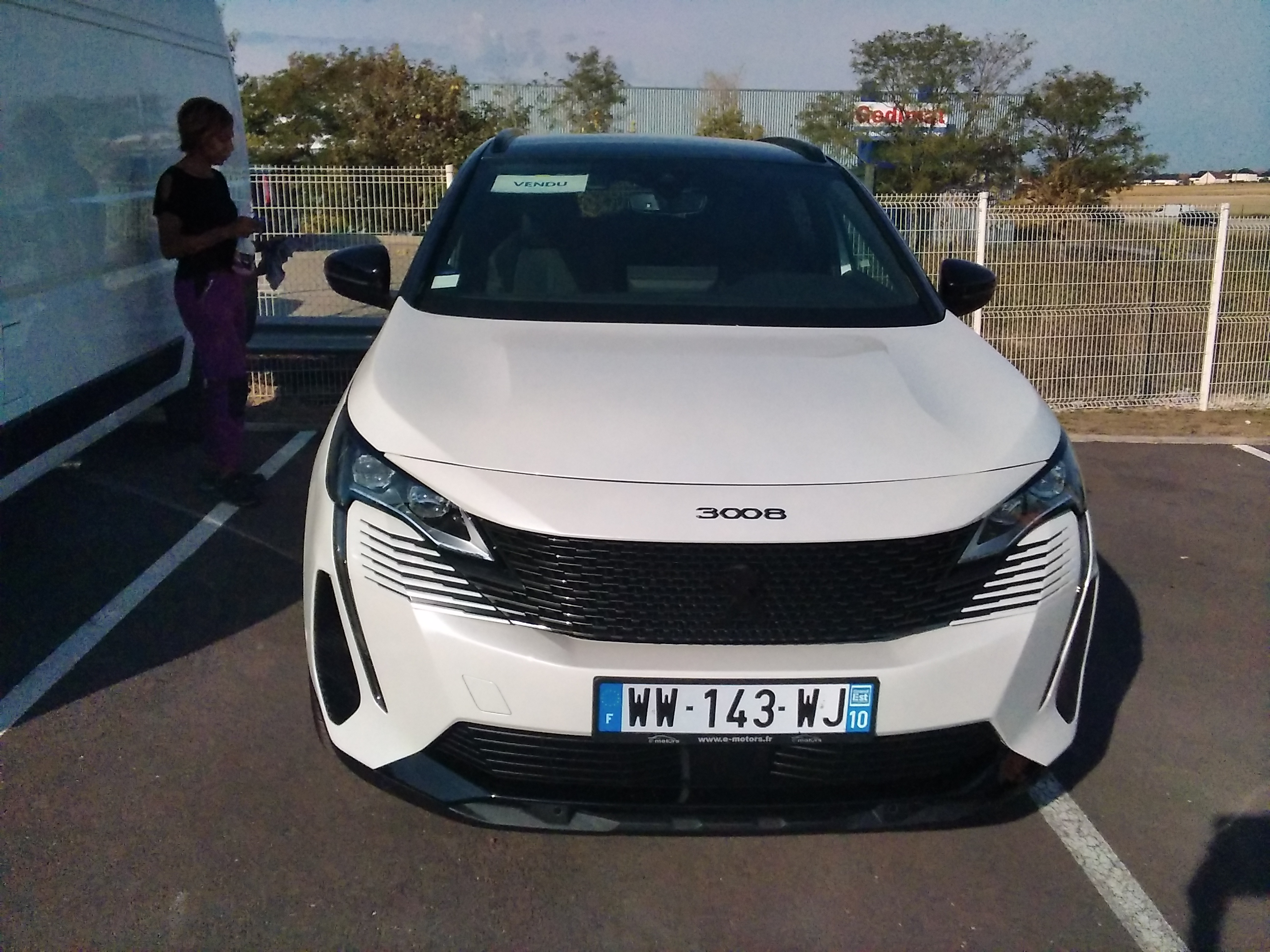 Avis-mandataire-auto-Emotors-Peugeot-3008-Gt-bluehdi-130-s-s-eat8-plus-hayon-mains-libres.