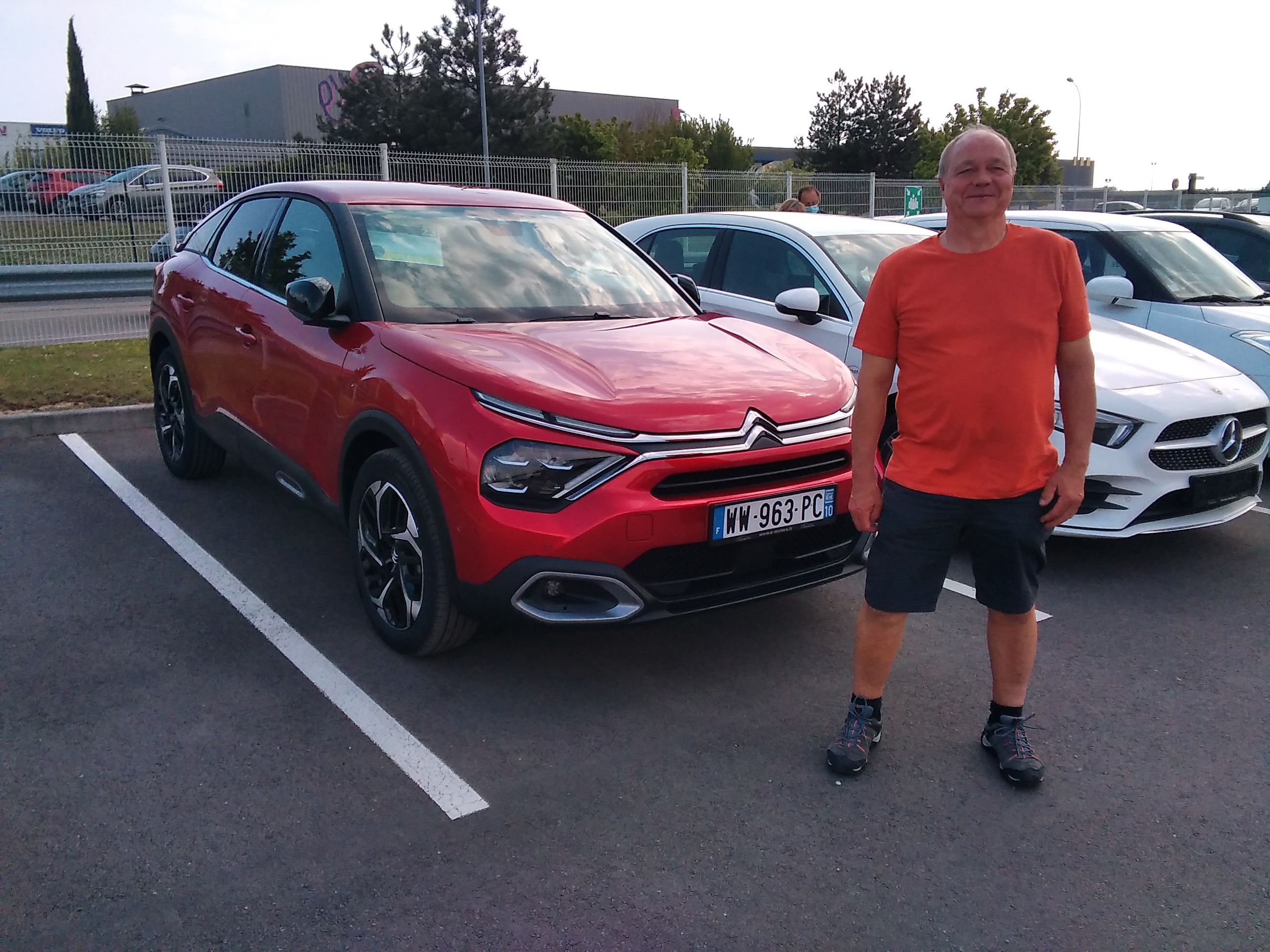 Avis-mandataire-auto-Emotors-Citroen-C4-Shine-bluehdi-130-s-s-eat8.