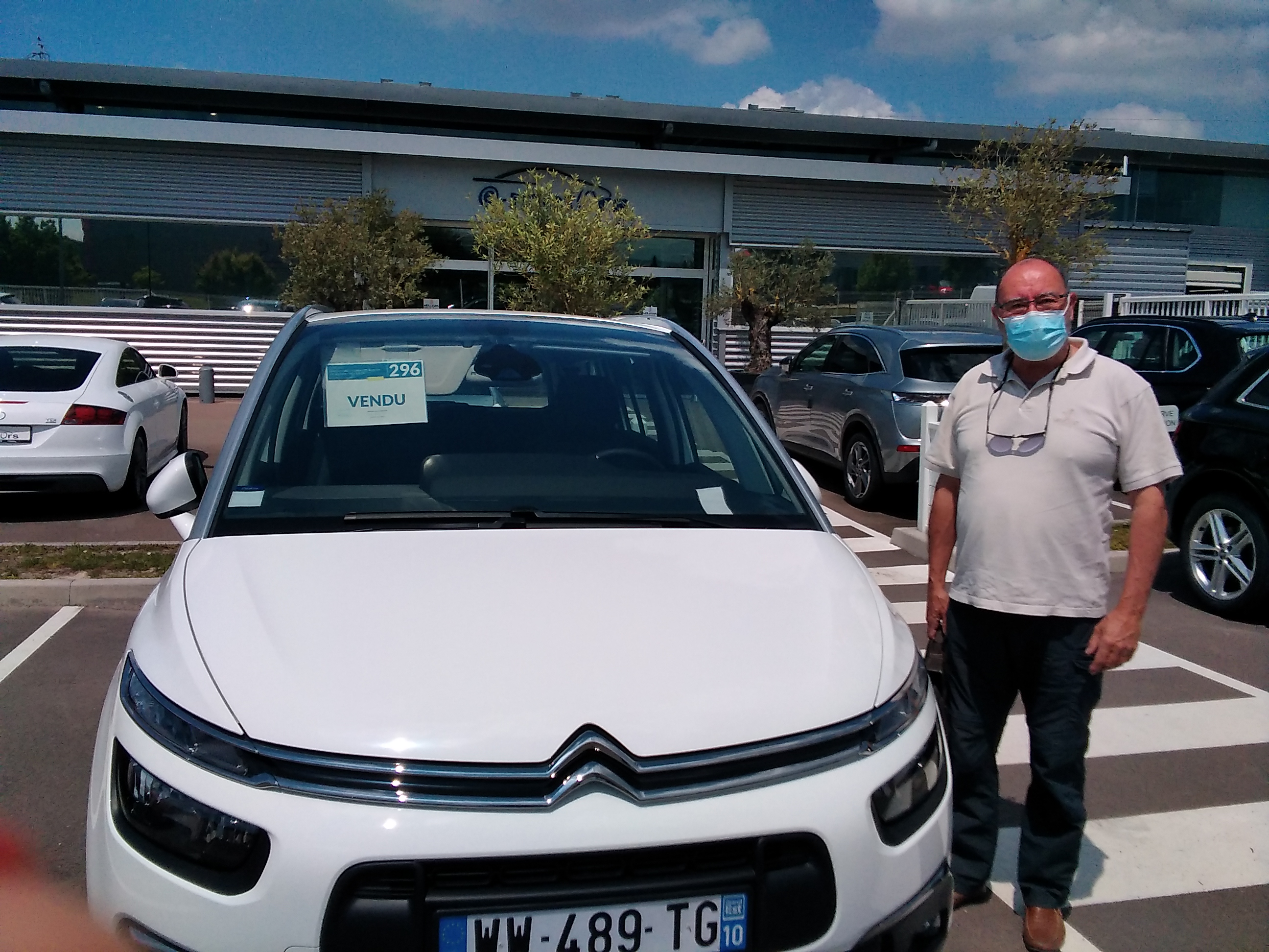 Avis-mandataire-auto-Emotors-Citroen-Grand-c4-spacetourer-Feel-bluehdi-130-s-s-eat8-plus-pack-safety.