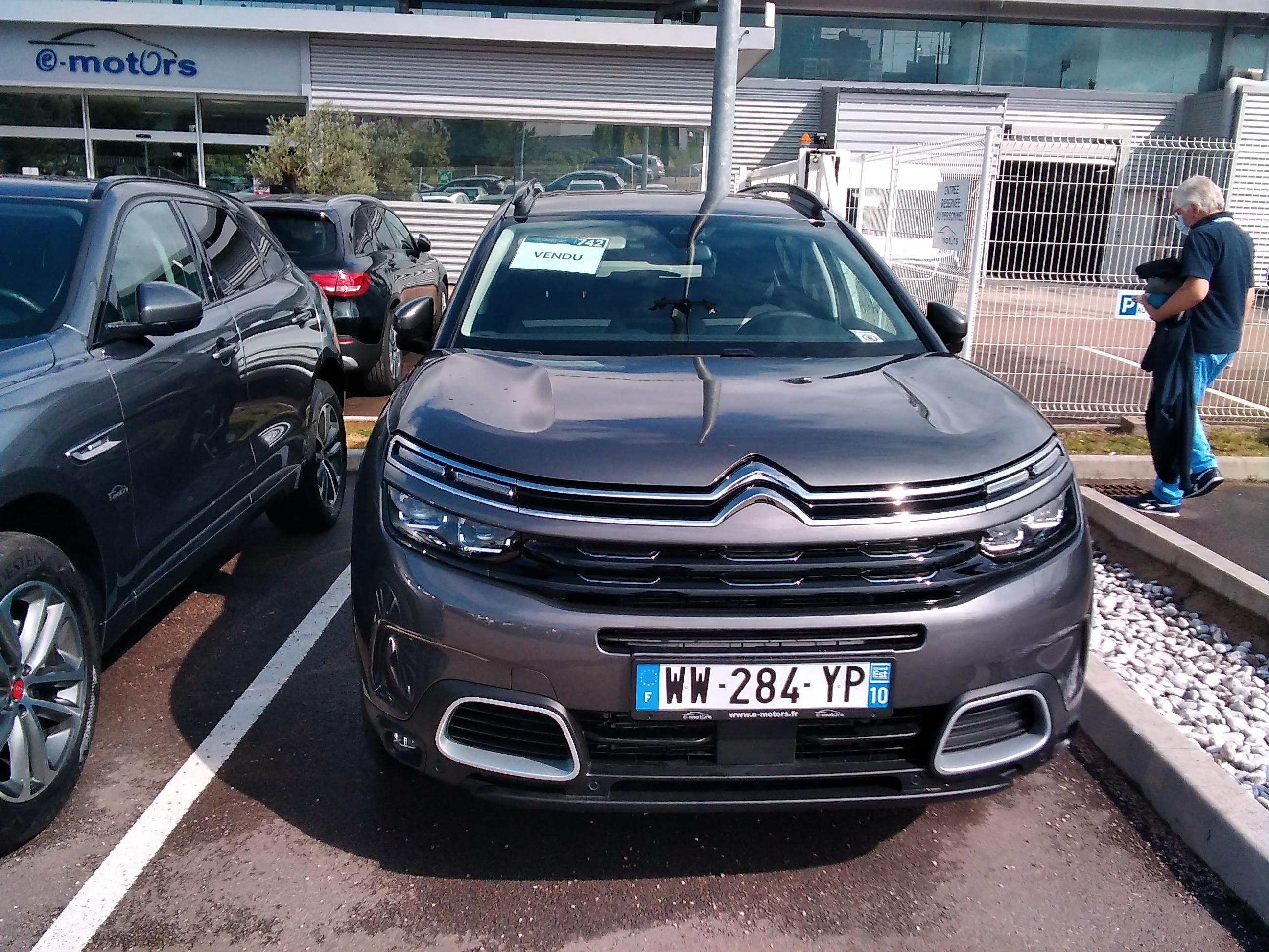 Avis-mandataire-auto-Emotors-Citroen-C5-aircross-Shine-bluehdi-130-s-s-eat8-plus-hayon-mains-libres-plus-grip-control.