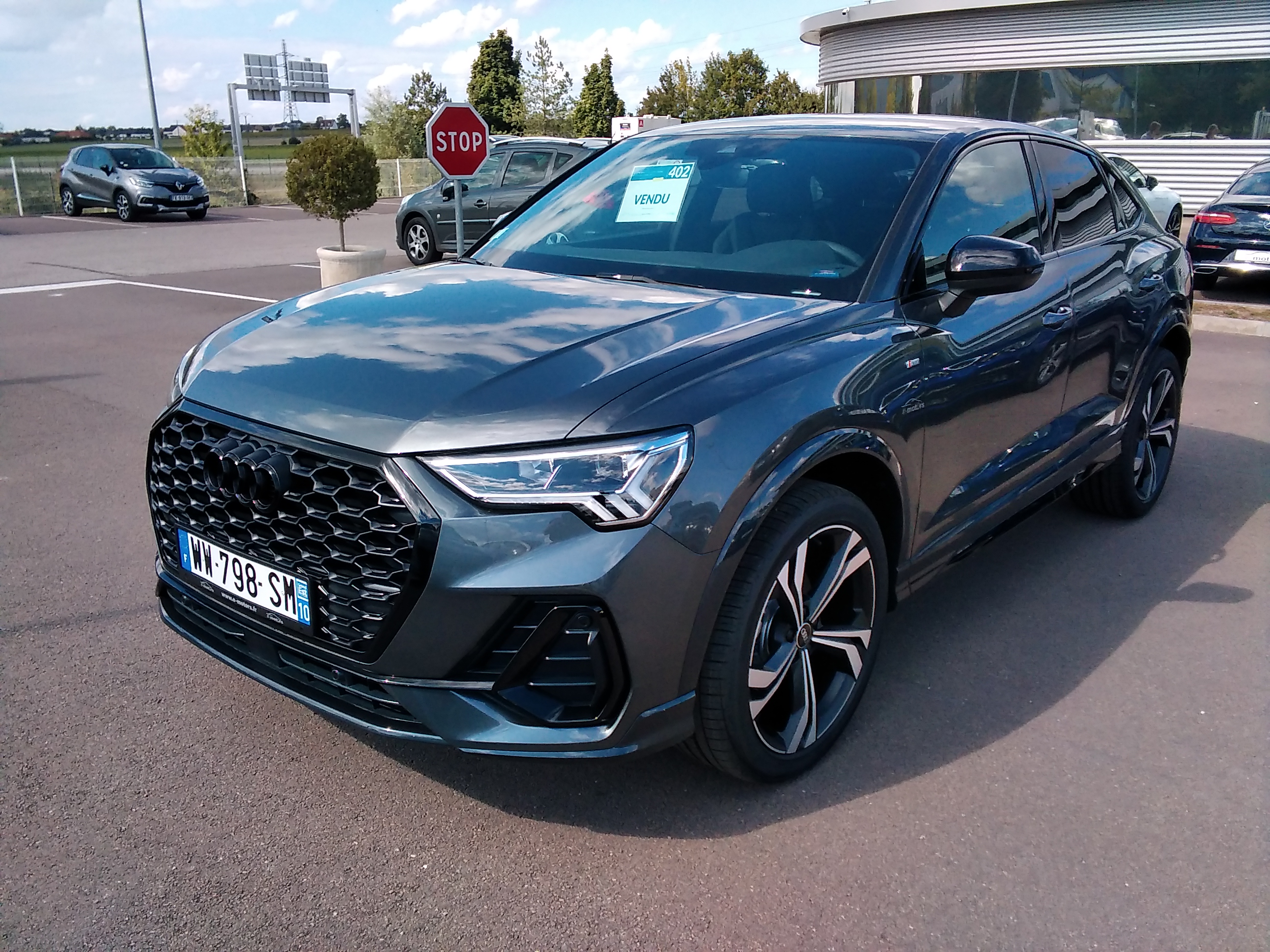 Avis-mandataire-auto-Emotors-Audi-Q3-sportback-35-tdi-150-ch-s-tronic-7-s-edition-plus-jantes-20-plus-pack-black.