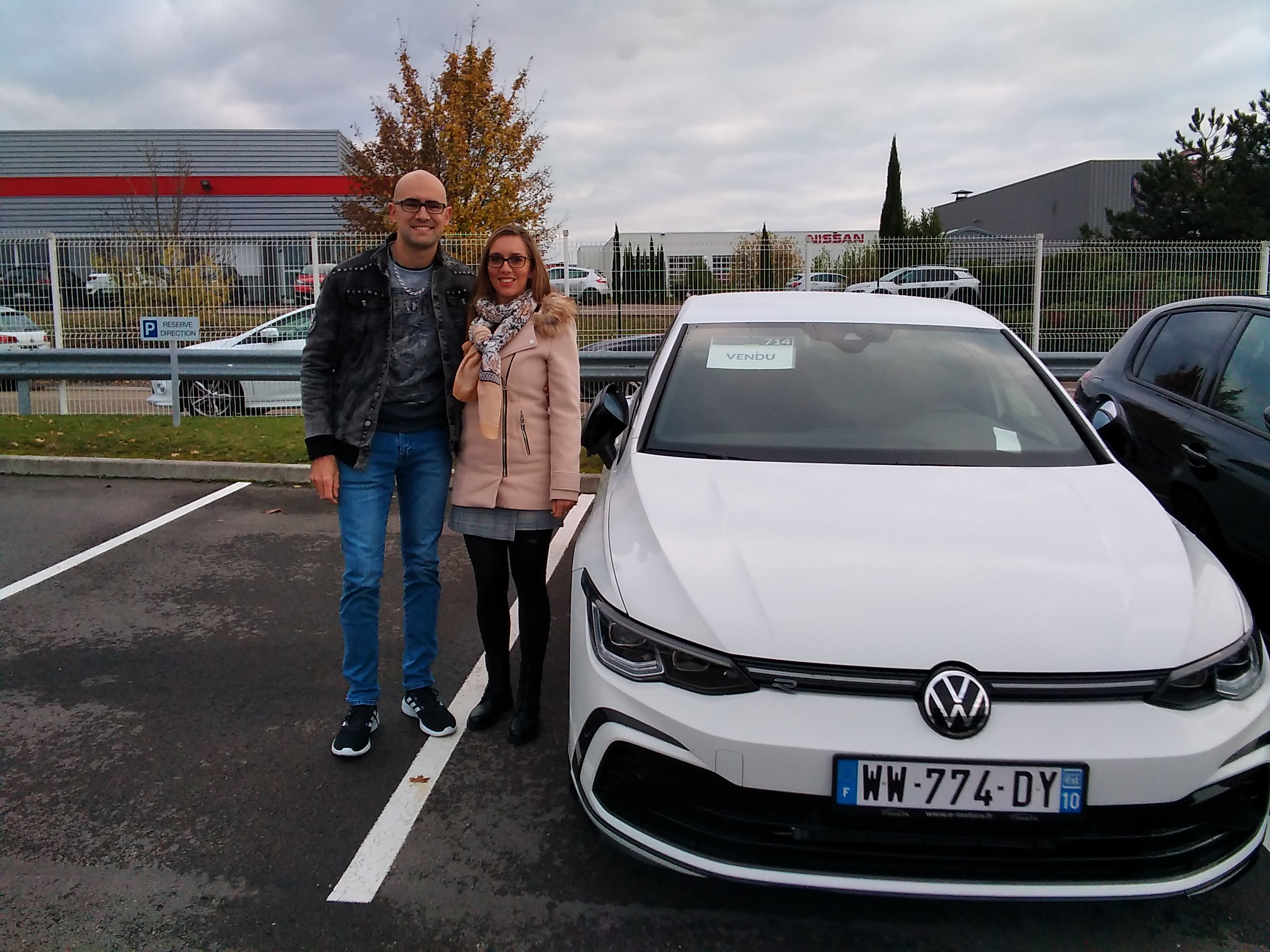 Avis-mandataire-auto-Emotors-Volkswagen-Golf-R-line-1st-tdi-150-dsg7-plus-pack-black-style-plus-jantes-18.