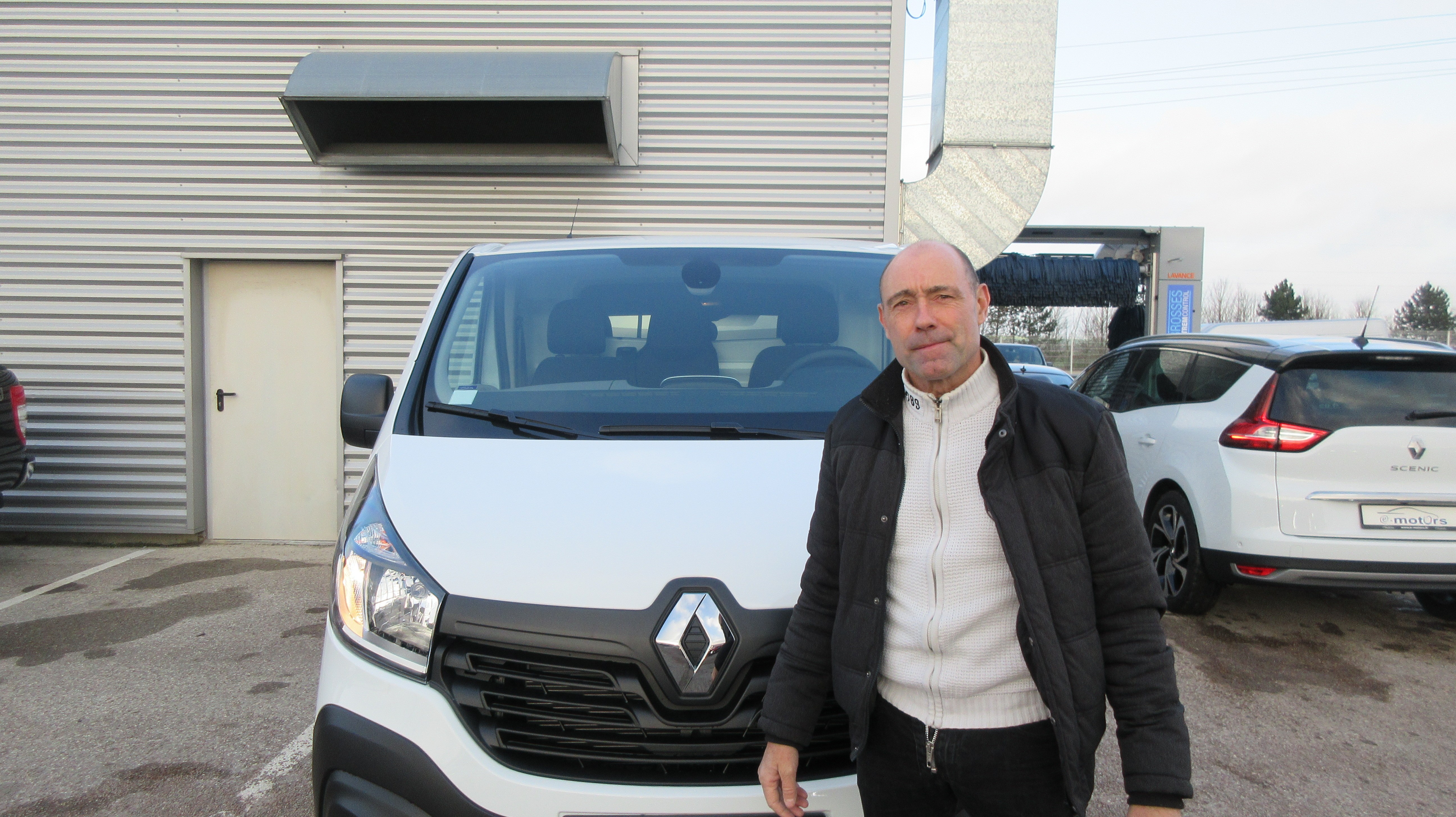Avis-mandataire-auto-Emotors-Renault-Trafic-fourgon-Grand-confort-l1h1-1000kg-dci-120-plus-gps.