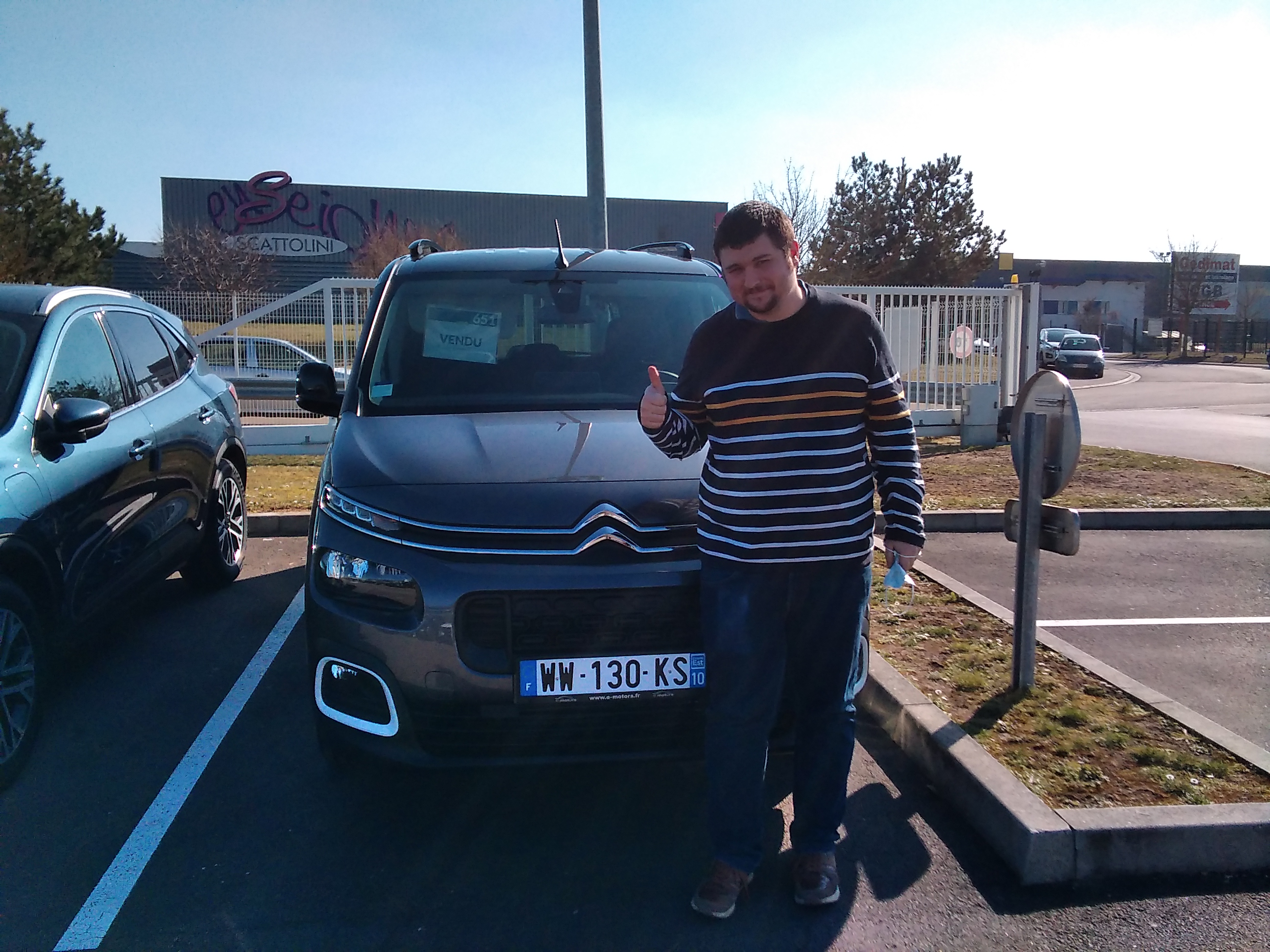 Avis-mandataire-auto-Emotors-Citroen-Berlingo-Shine-taille-m-bluehdi-100-s-s-plus-gps-plus-jantes-17.