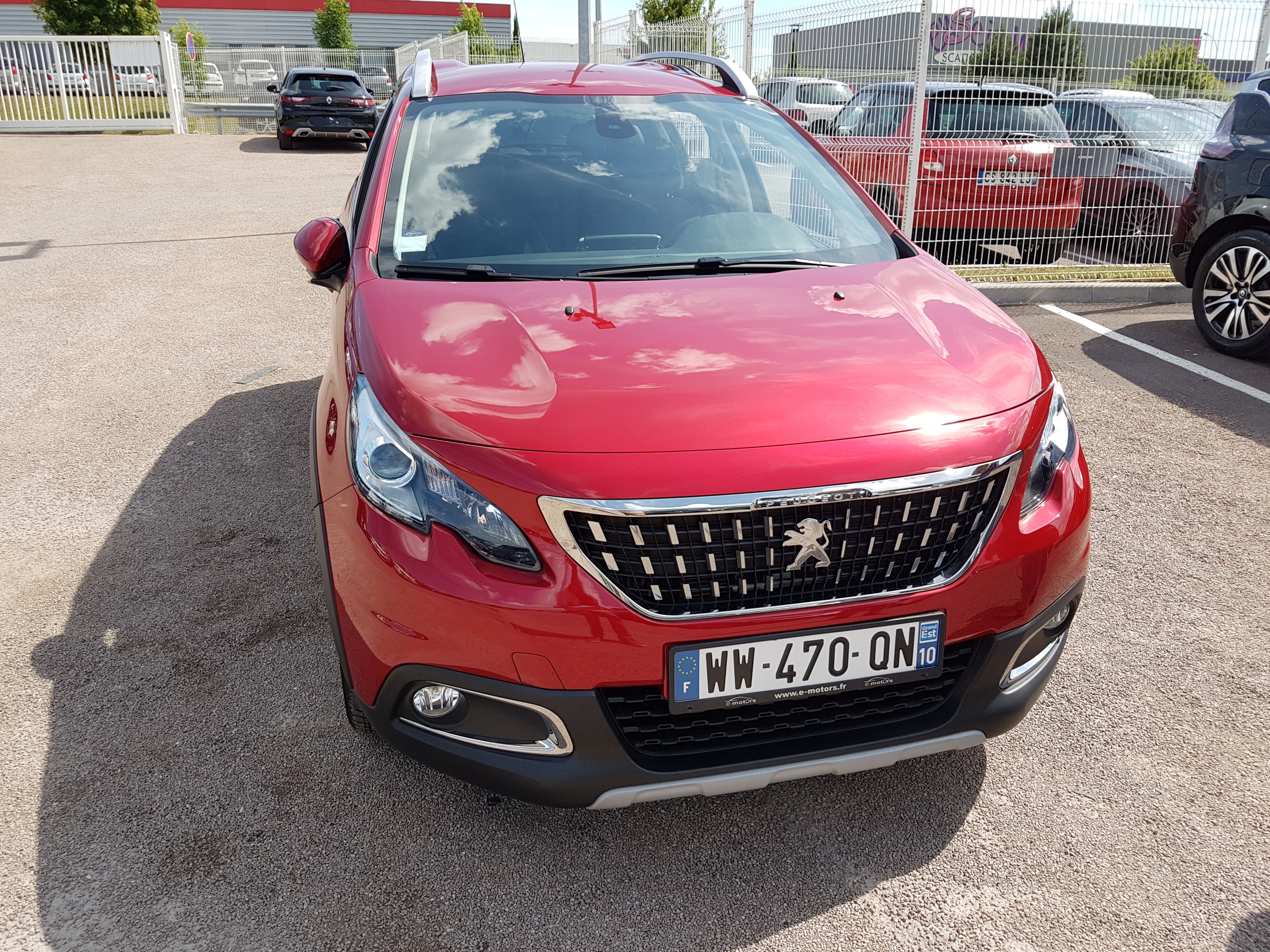 Avis-mandataire-auto-Emotors-Peugeot-2008-Allure-bluehdi-120-plus-jantes-17-plus-grip-control.