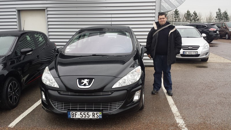 Avis-mandataire-auto-Emotors--Peugeot-308-f-line-hdi-112-5-portes-plus-cuir-.