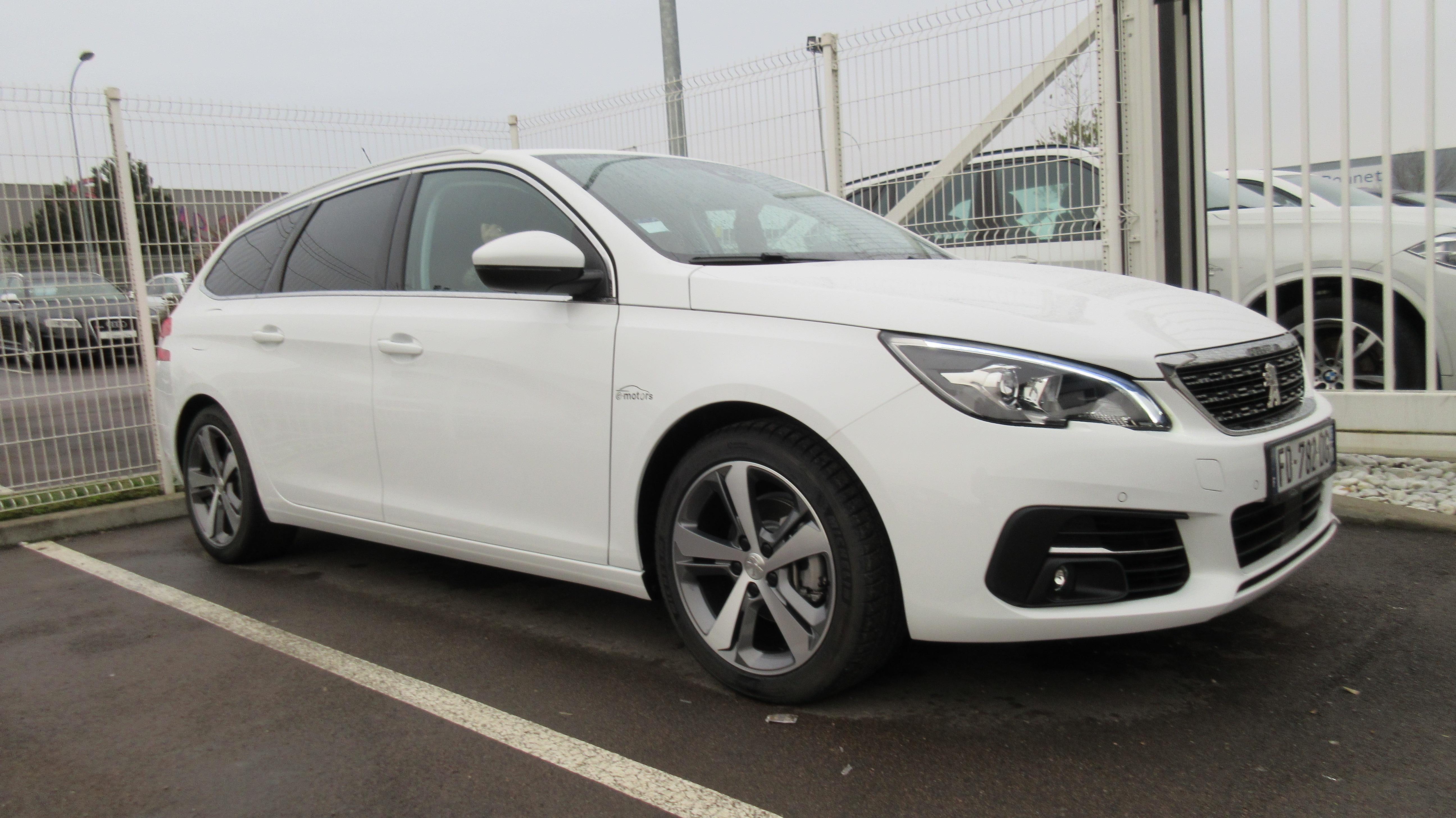 Avis-mandataire-auto-Emotors-Peugeot-308-sw-Allure-bluehdi-130-s-s-plus-jantes-17.