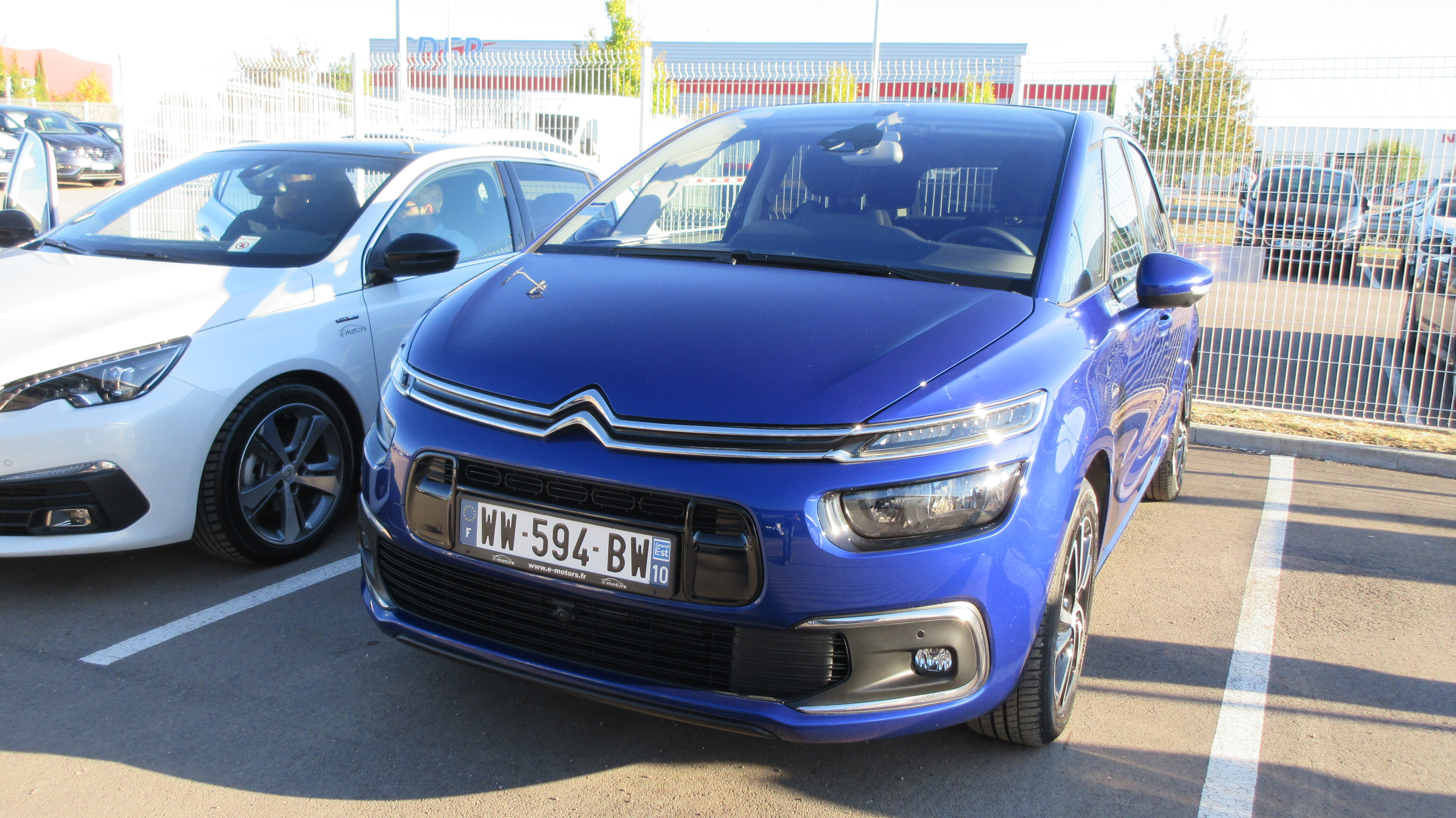 Avis-mandataire-auto-Emotors-Citroen-C4-picasso-Shine-bluehdi-120-s-s-eat6.