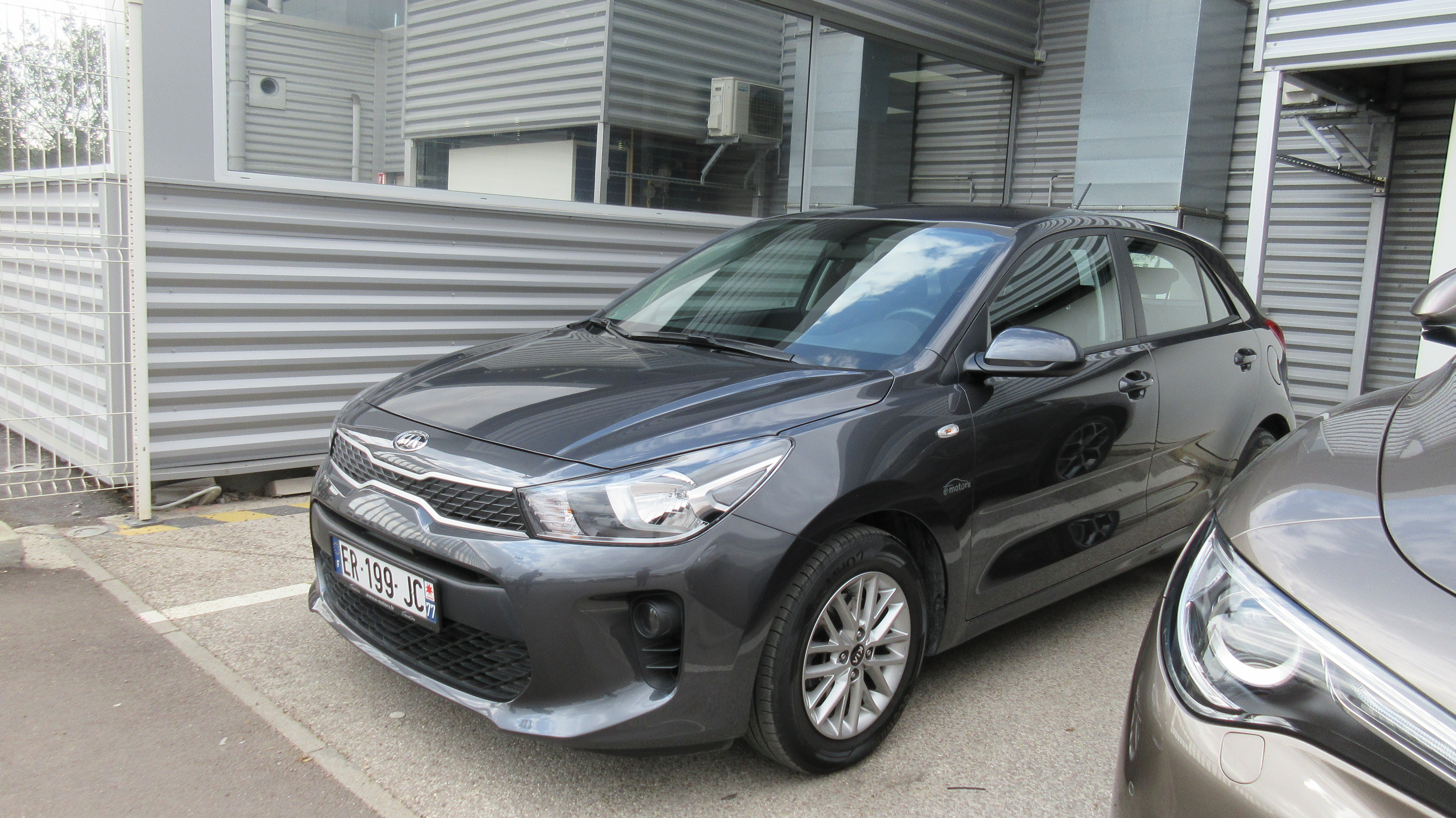 Avis-mandataire-auto-Emotors-Kia-Rio-Business-active-business-crdi-90-isg.