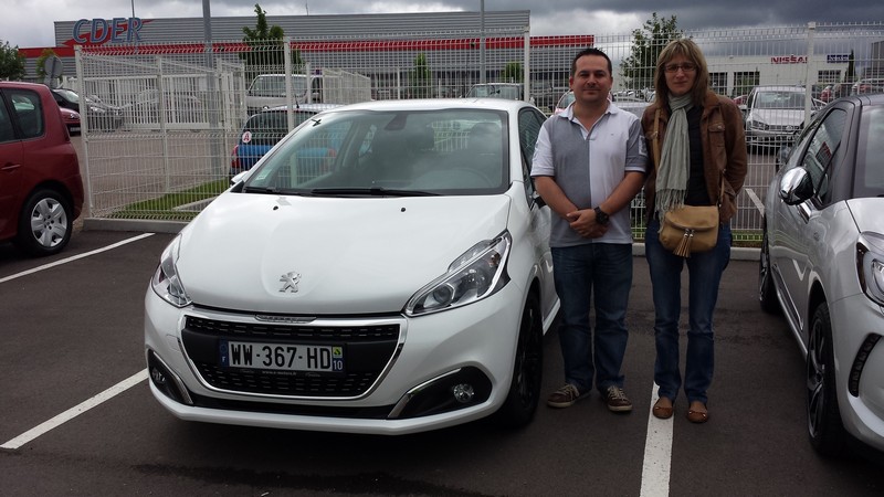 Avis-mandataire-auto-Emotors--Peugeot-208-allure-puretech-82-3p-plus-navigation-.