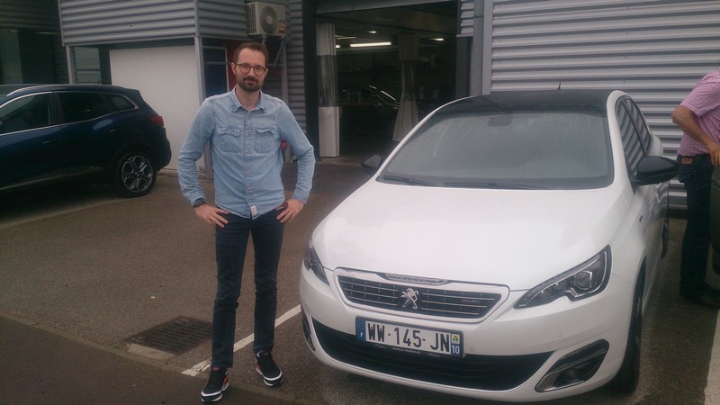 Avis-mandataire-auto-Emotors-Peugeot-308-Gt-line-puretech-130-plus-toit-vitr.