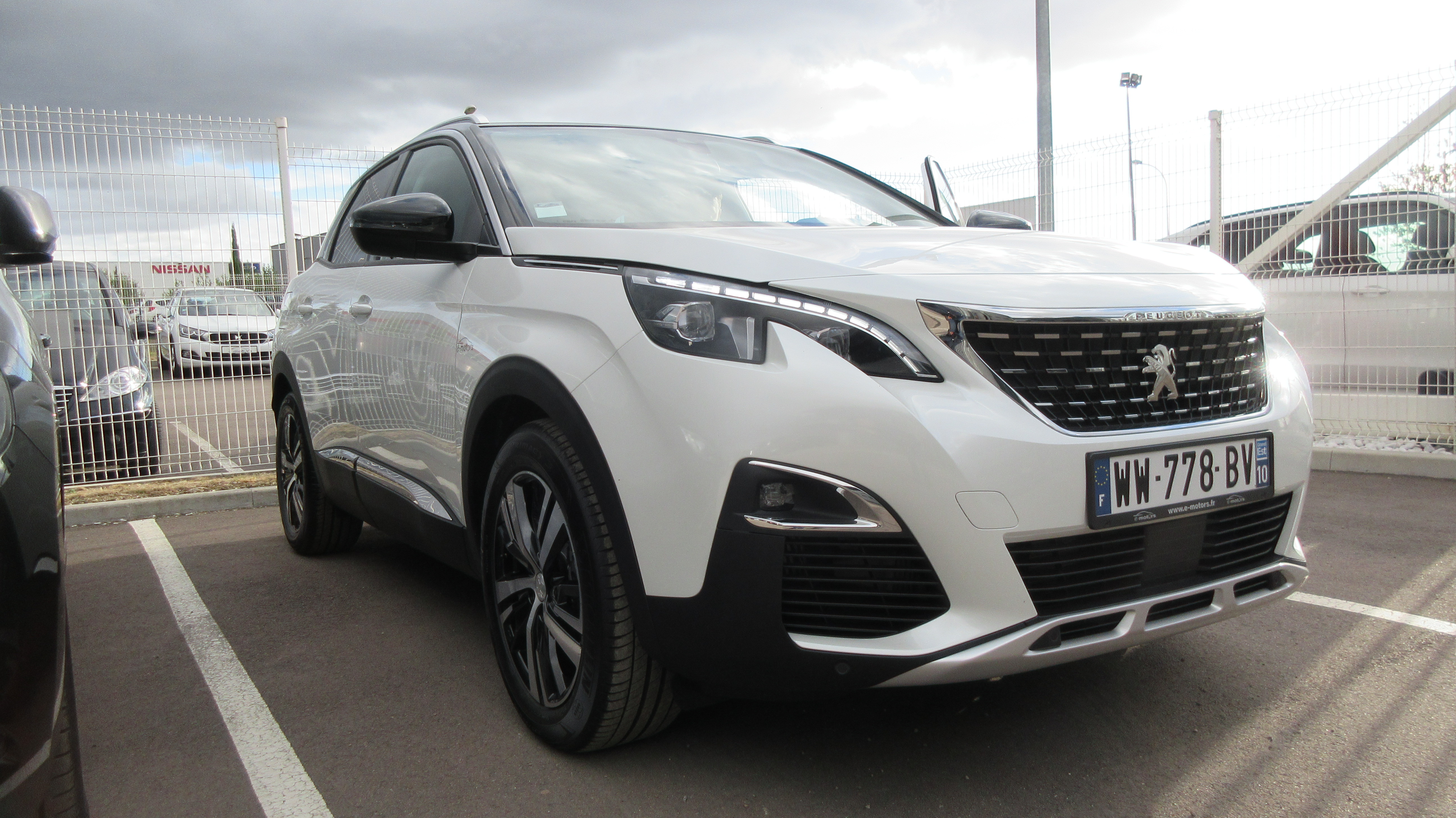 Avis-mandataire-auto-Emotors-Peugeot-3008-Allure-bluehdi-120-eat6-s-s.