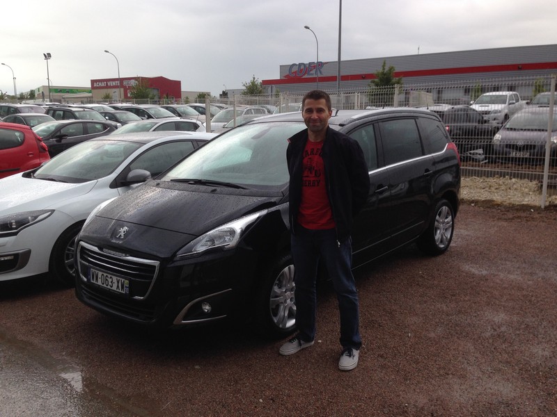 Avis-mandataire-auto-Emotors--Peugeot-5008-1-6-hdi-115cv-allure-neuf-.