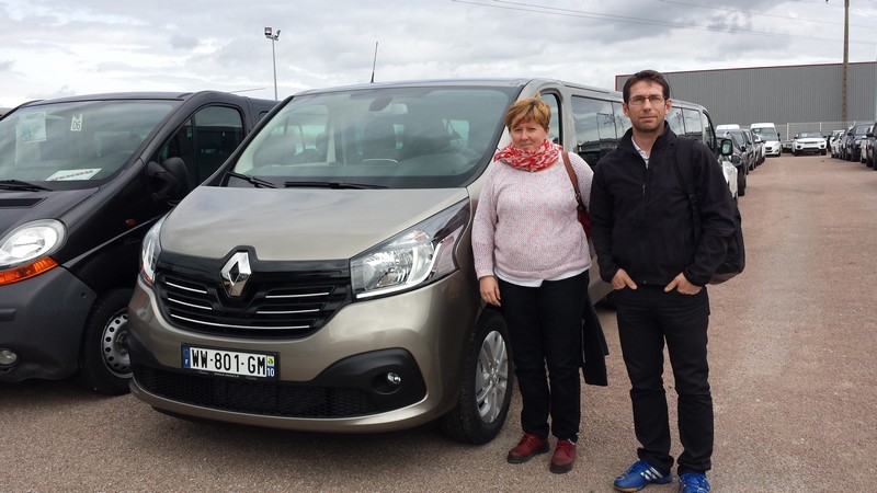Avis-mandataire-auto-Emotors--Renault-trafic-combi-grand-intens-dci-125-energy-9places-plus-portes-180-.