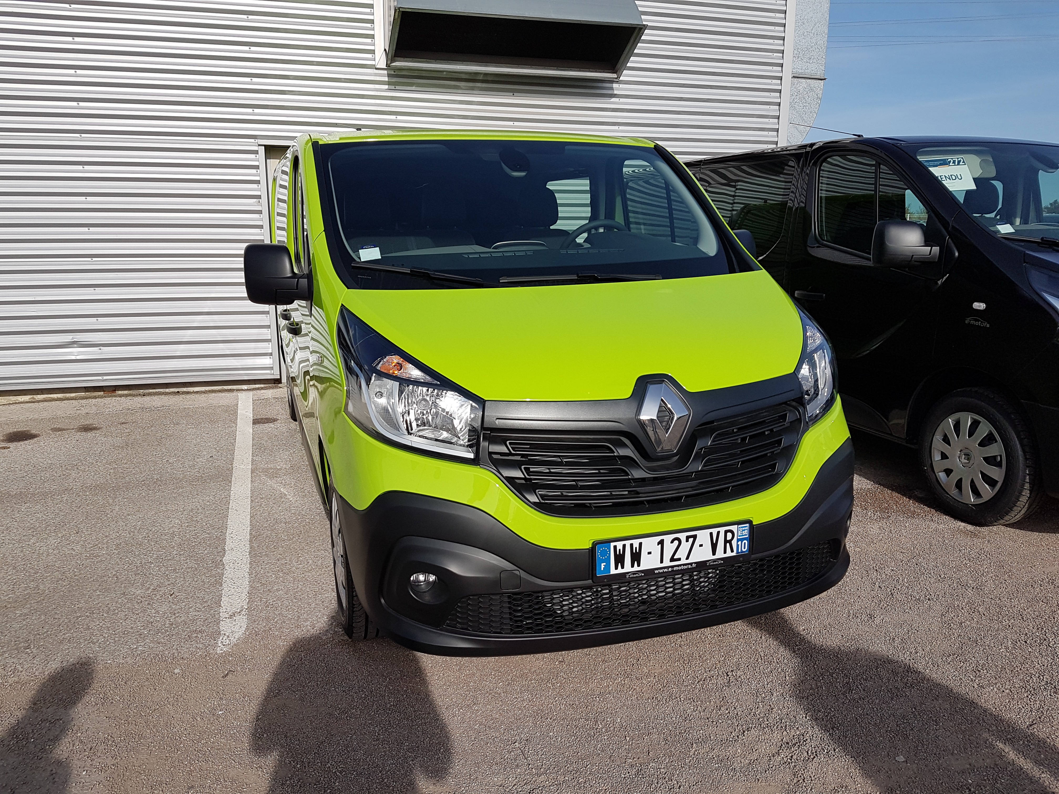 Avis-mandataire-auto-Emotors-Renault-Trafic-cabine-approfondie-Grand-confort-l2h1-1200kg-dci-120-6places-plus-gps.