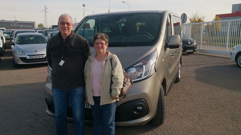 Avis-mandataire-auto-Emotors--Renault-trafic-combi-intens-dci-120-energy-8-places-plus-portes-180-.