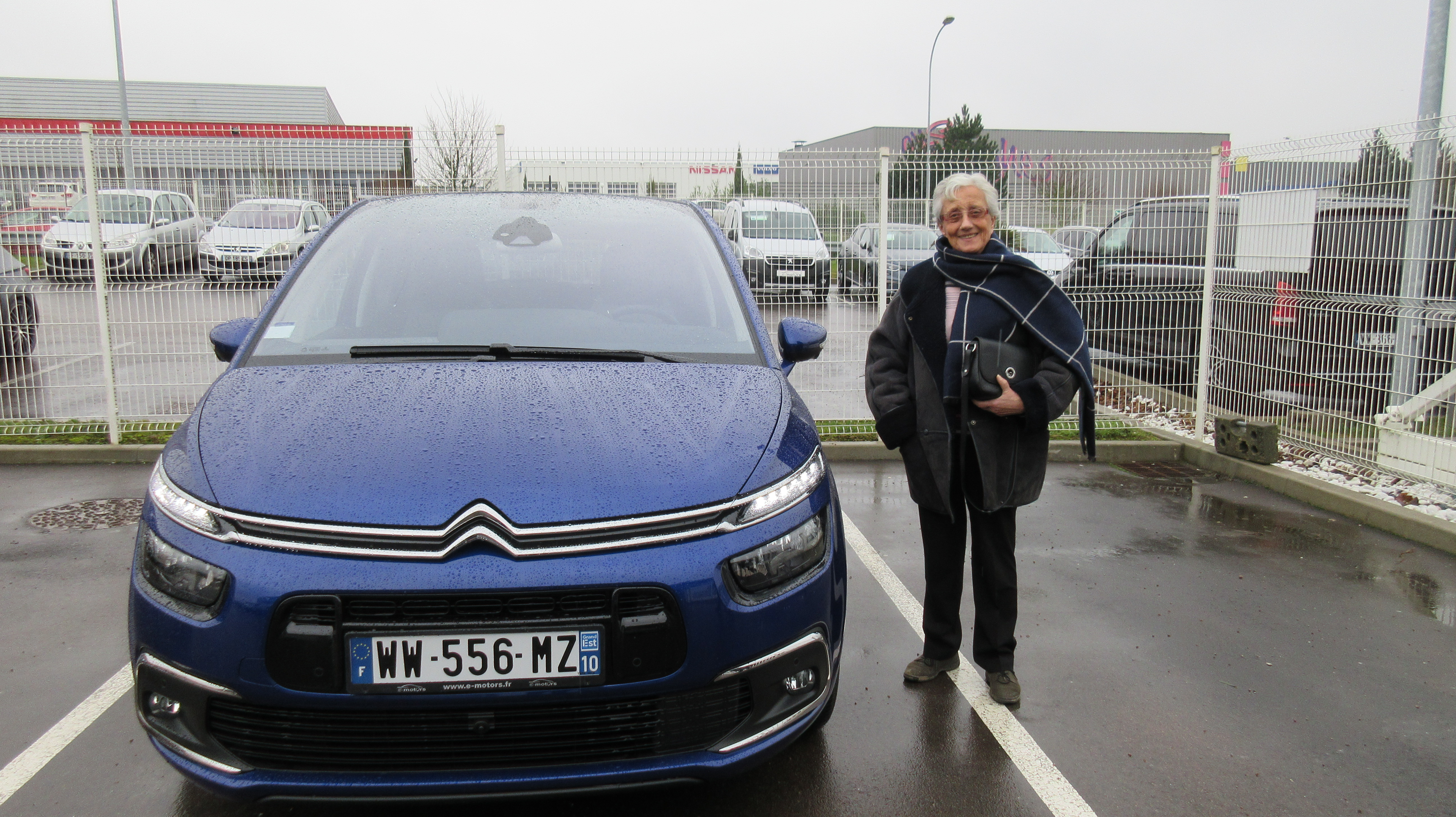 Avis-mandataire-auto-Emotors-Citroen-C4-picasso-Shine-bluehdi-120-s-s-eat6.
