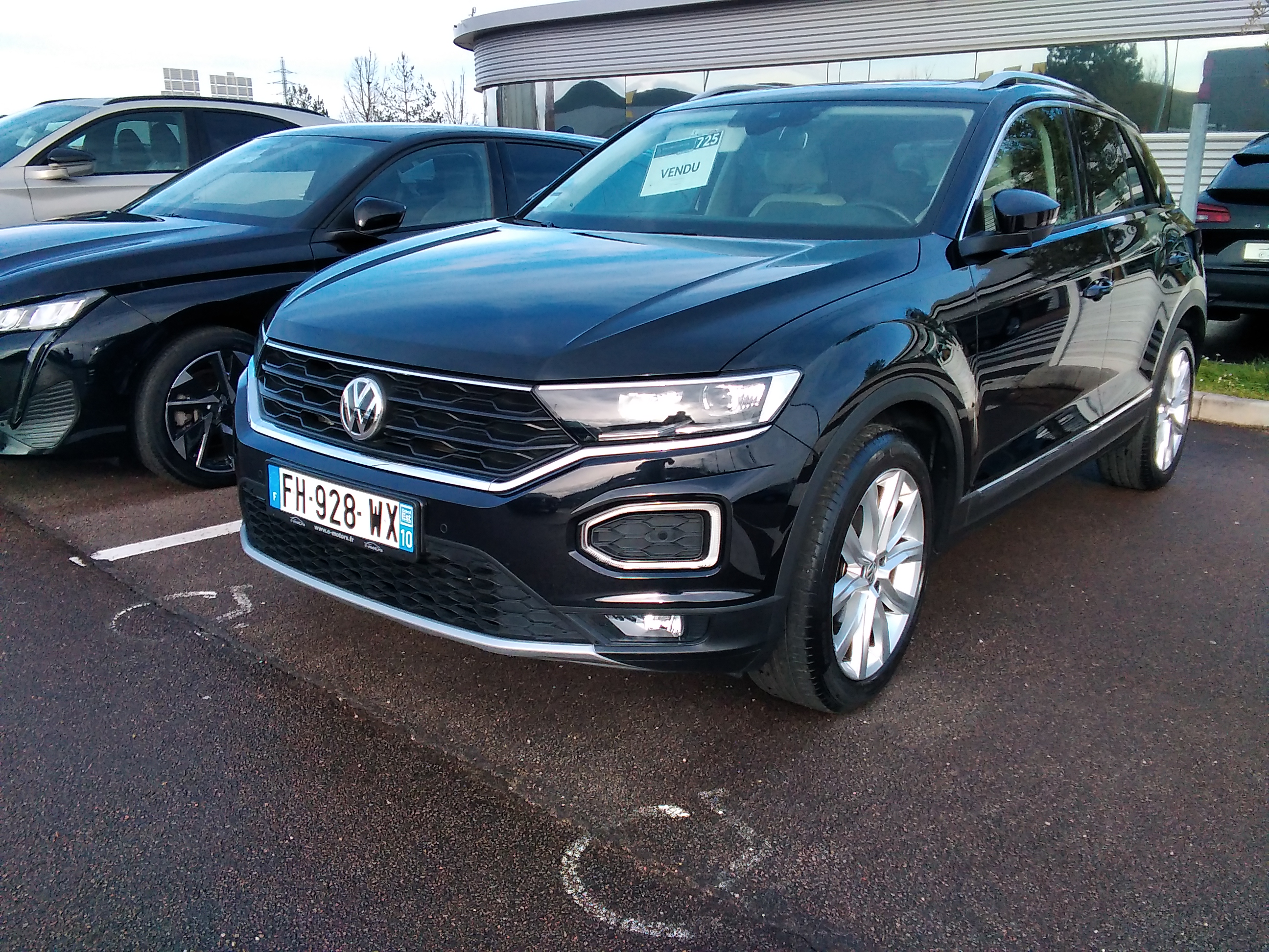 Avis-mandataire-auto-Emotors-Volkswagen-T-roc-Tsi-150-carat-exclusive-plus-cuir-plus-toit.