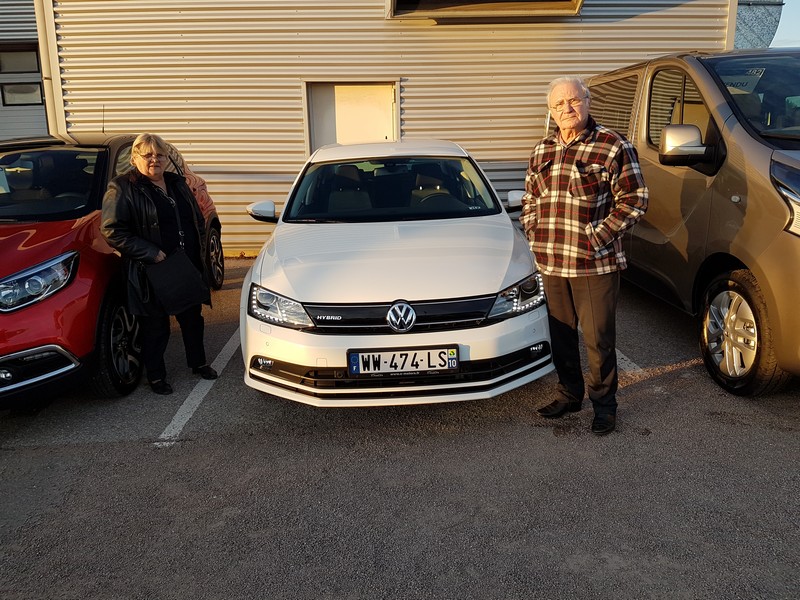 Avis-mandataire-auto-Emotors-Volkswagen-Jetta-Carat-tsi-170-hybrid-dsg7.