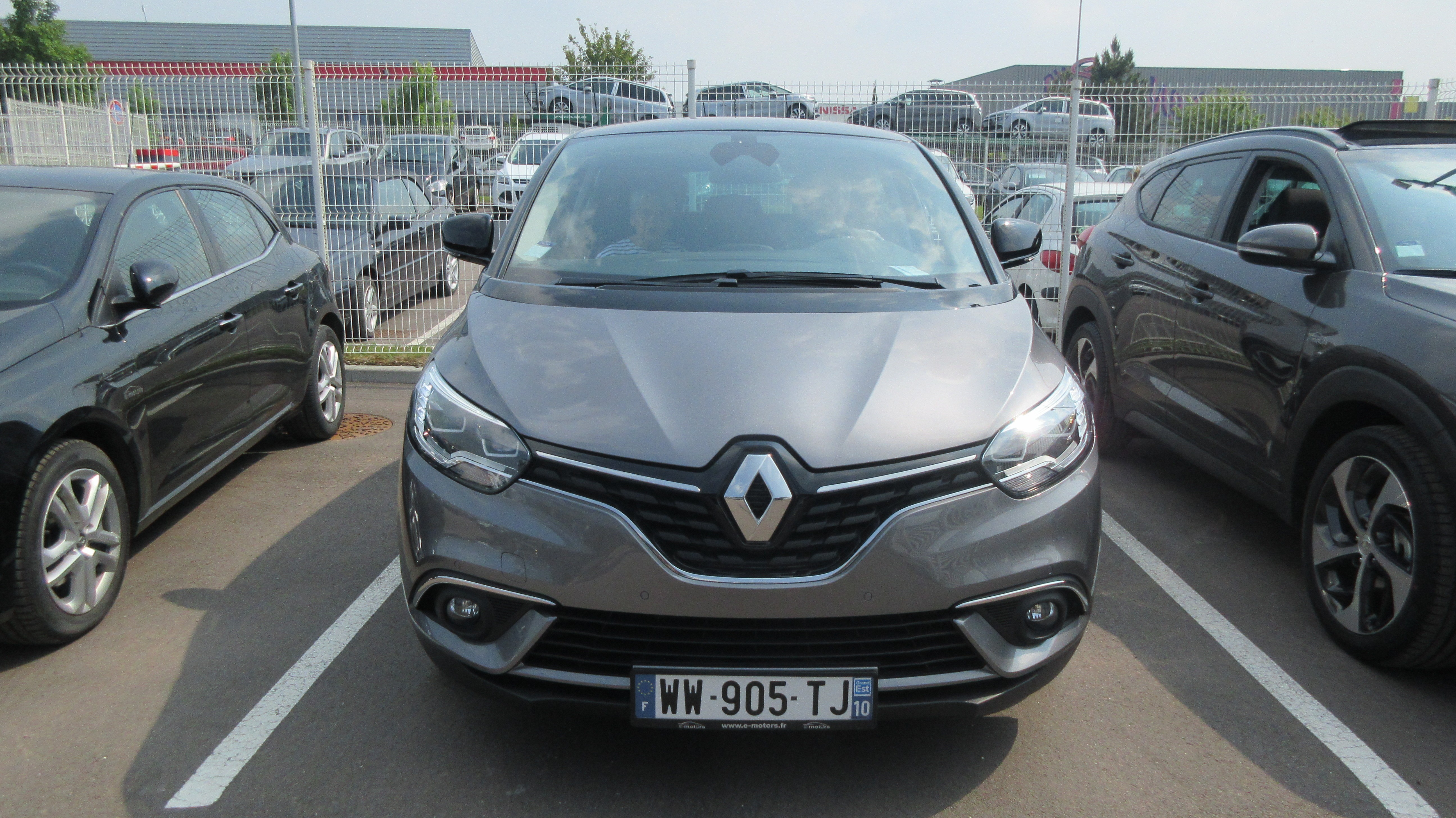 Avis-mandataire-auto-Emotors-Renault-Scenic-Intens-tce-160-energy-plus-bose-toit-vitr.