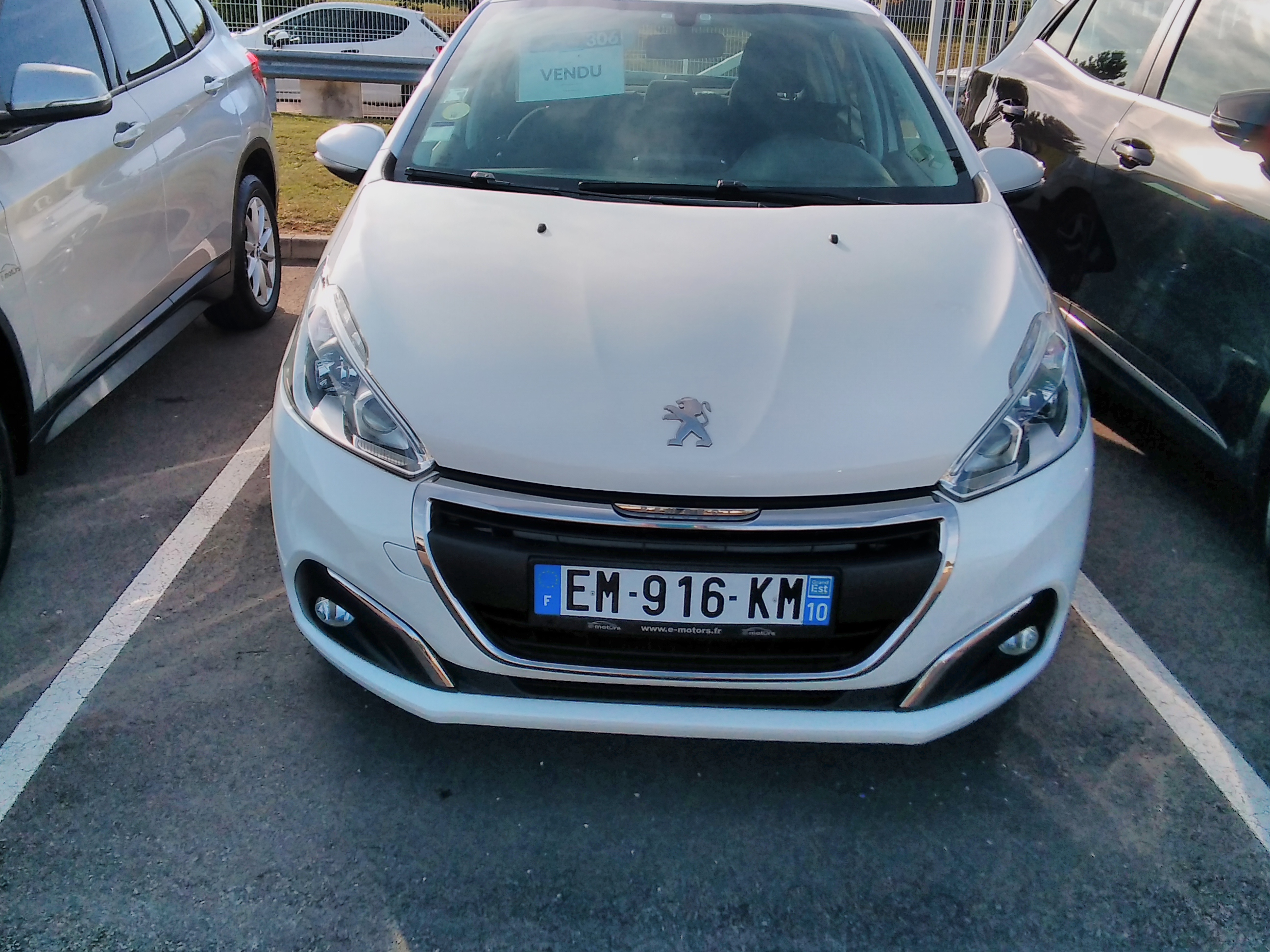 Avis-mandataire-auto-Emotors-Peugeot-208-Bluehdi-100-active-plus-gps-plus-pdc.