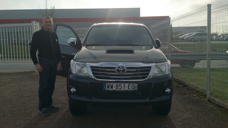 Avis-mandataire-auto-Emotors--Toyota-hilux-dble-cab-invincible-171-d-4d-4x4-.