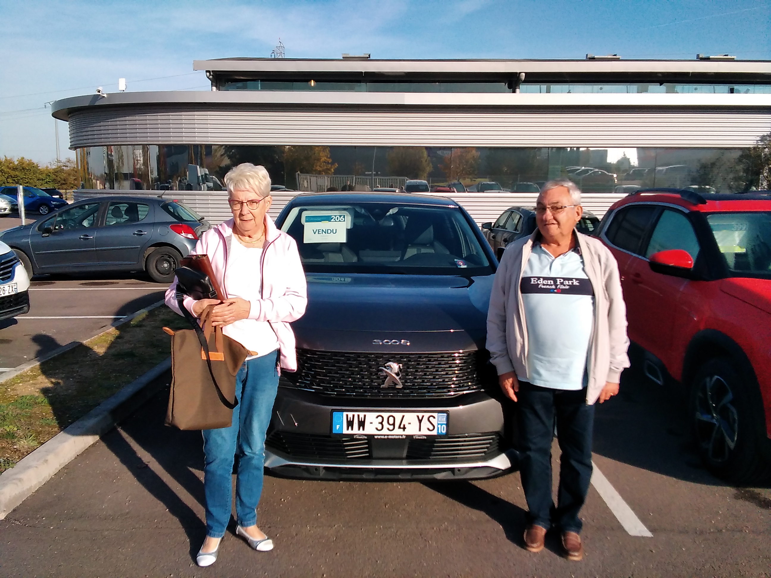 Avis-mandataire-auto-Emotors-Peugeot-3008-Allure-pack-puretech-130-s-s-eat8-plus-hayon-mains-libres-plus-3000km.